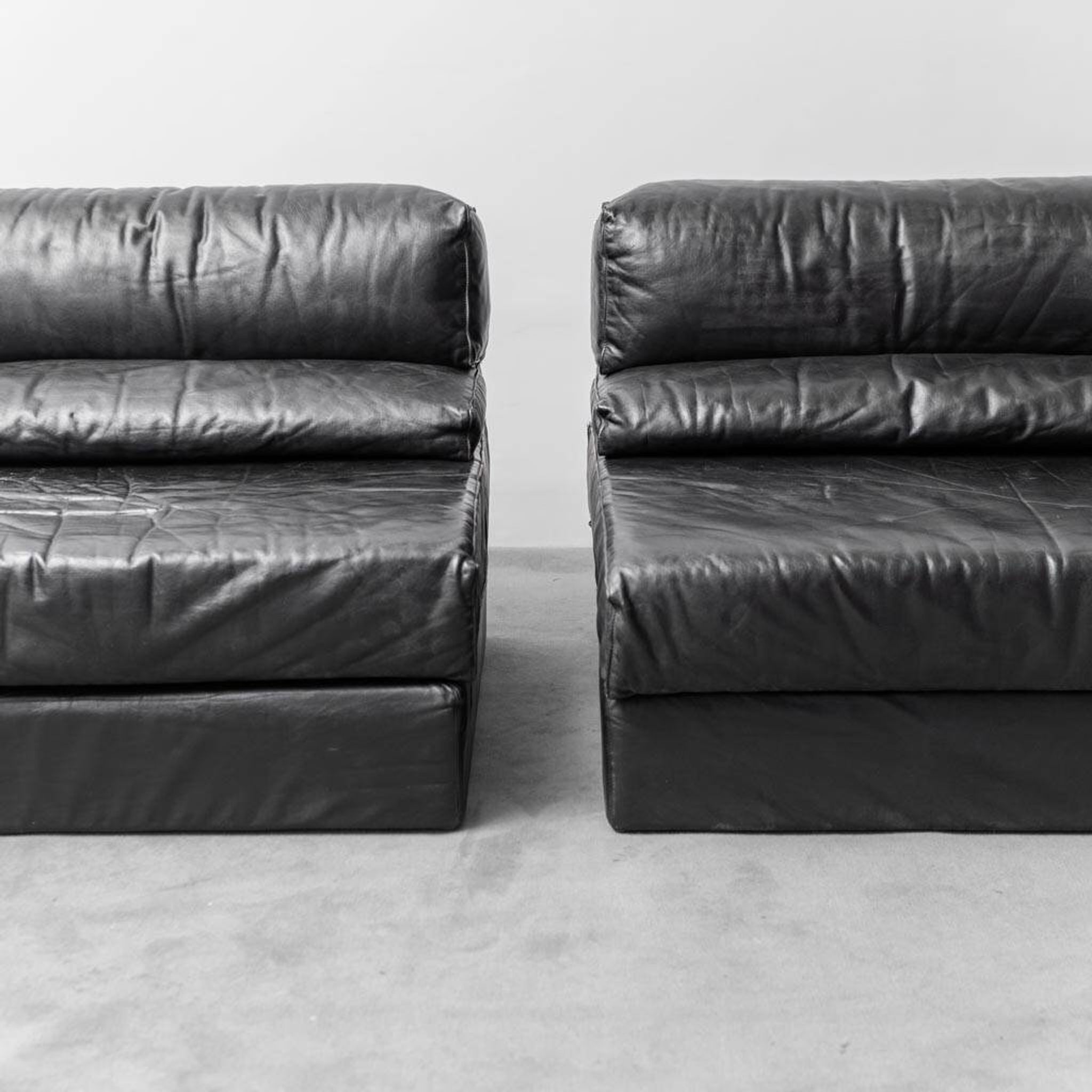 Divano modulare in pelle nera cinova anni ’70 modernariato