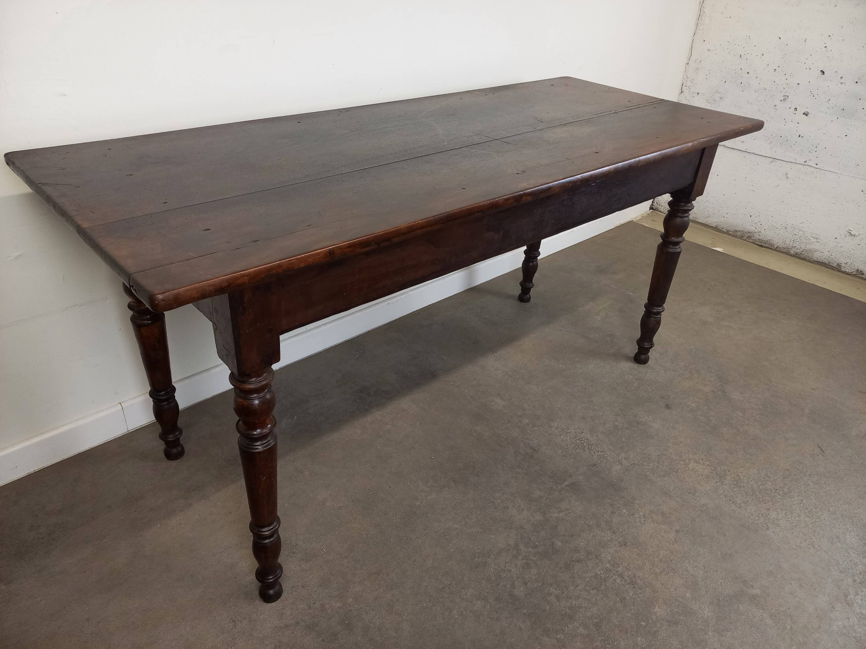 Table de ferme en noyer