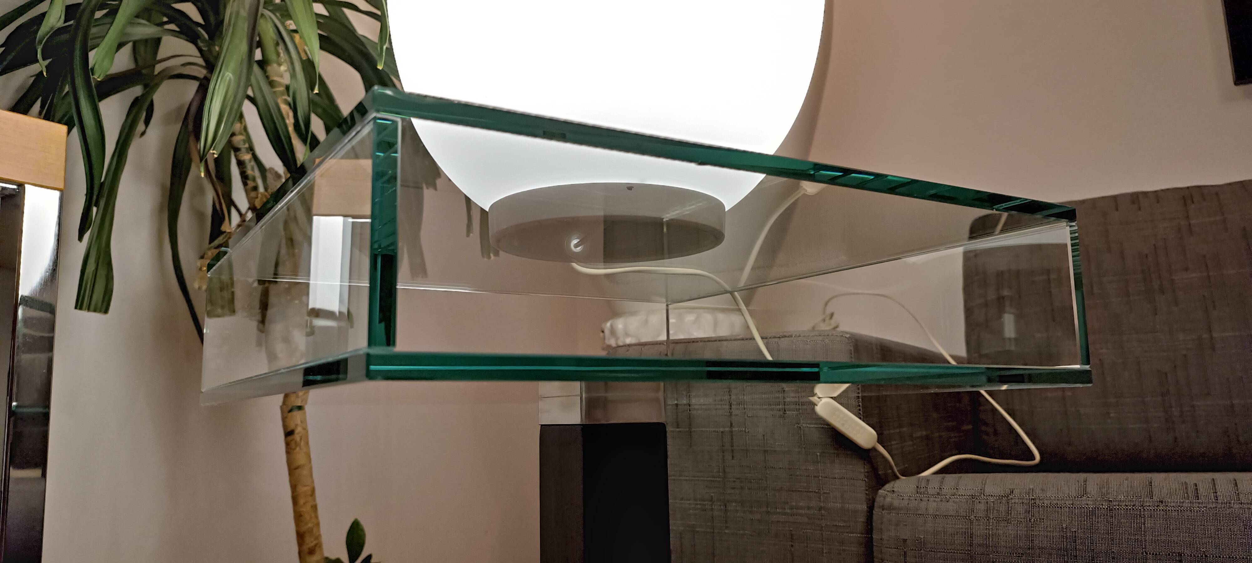 Very beautiful Marais International design pedestal table in 10mm clear glass