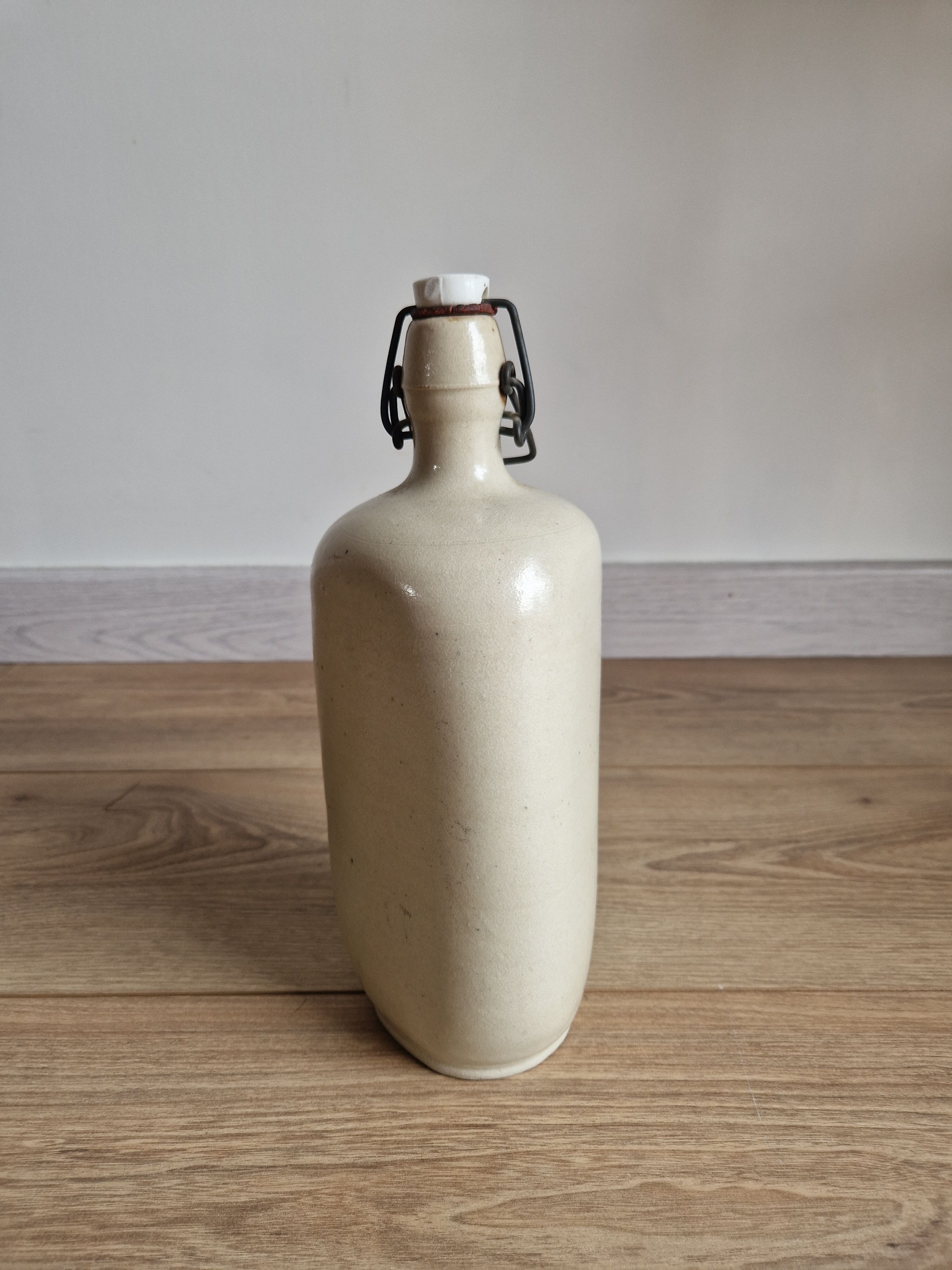 Beige stoneware hot water bottle