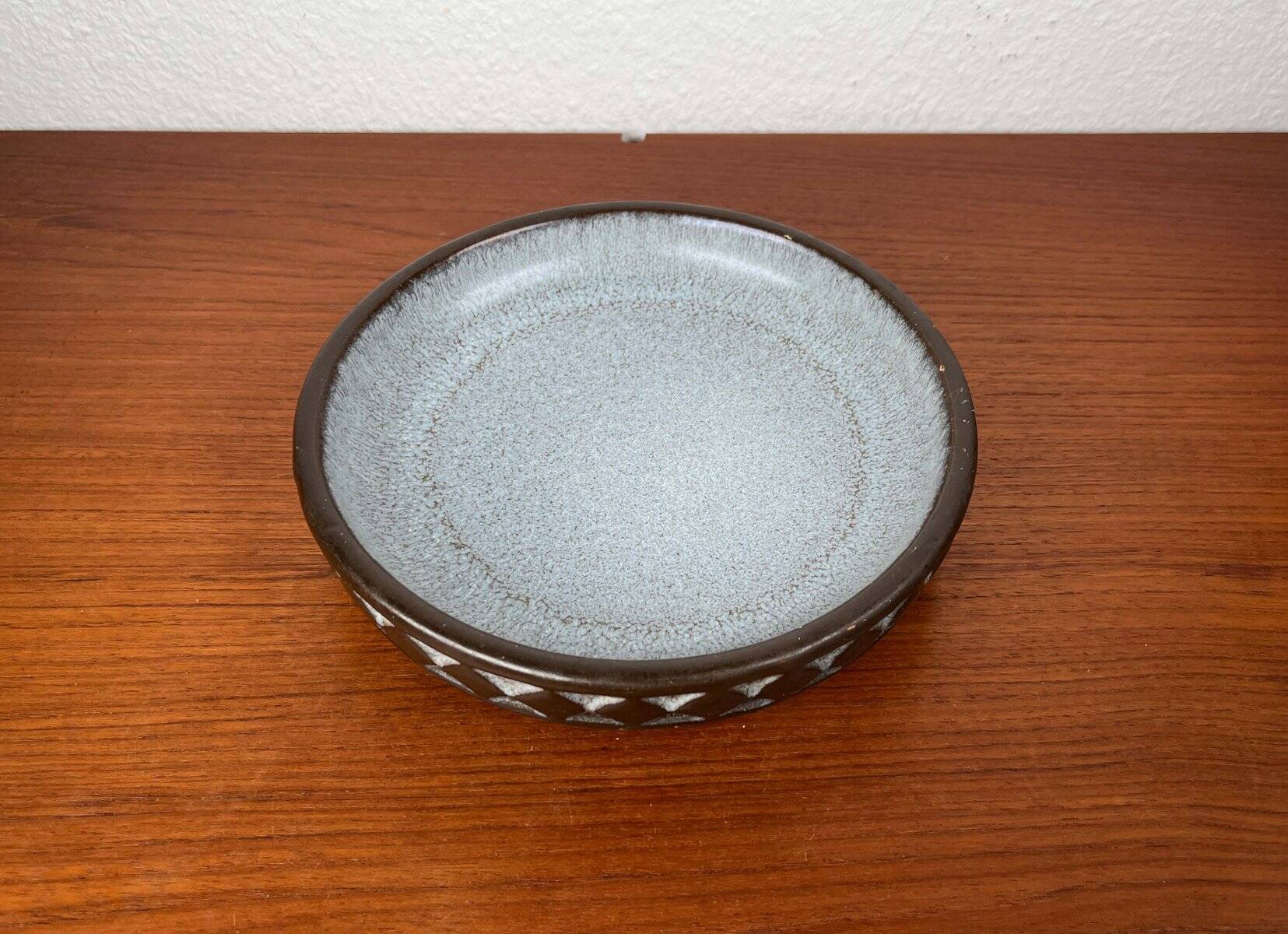 Bowl in modern Danish studio pottery from the mid-century by Frank Keramik, 1960s.