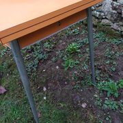 Table orange formica, 2 extensions