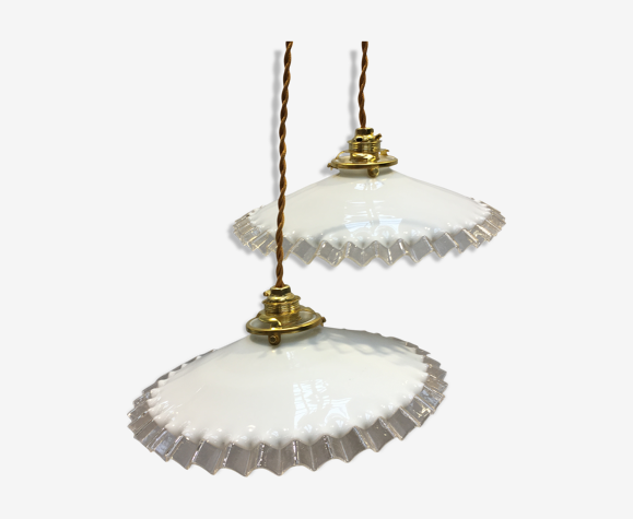 Pair of white opaline suspensions with serrated edges