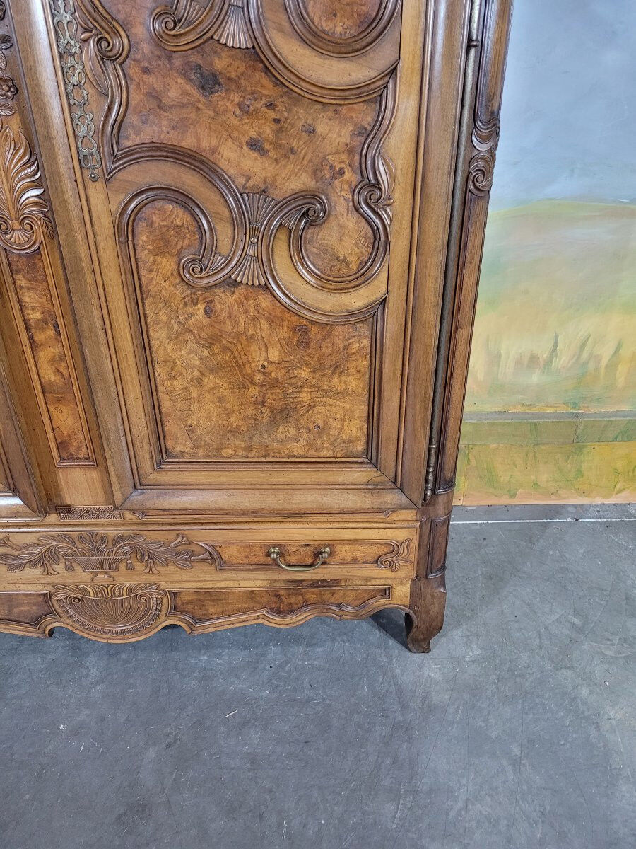 Armoire Bressane de style Louis XV