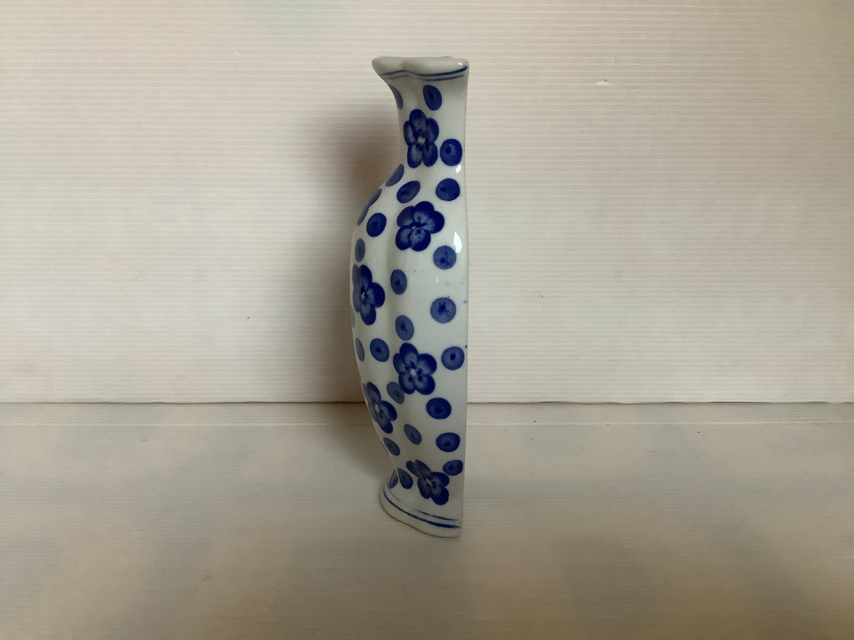 Bouquetière vase of blue flowers