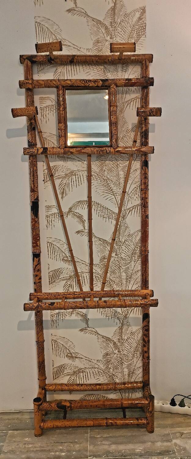 Bamboo wall-mounted locker