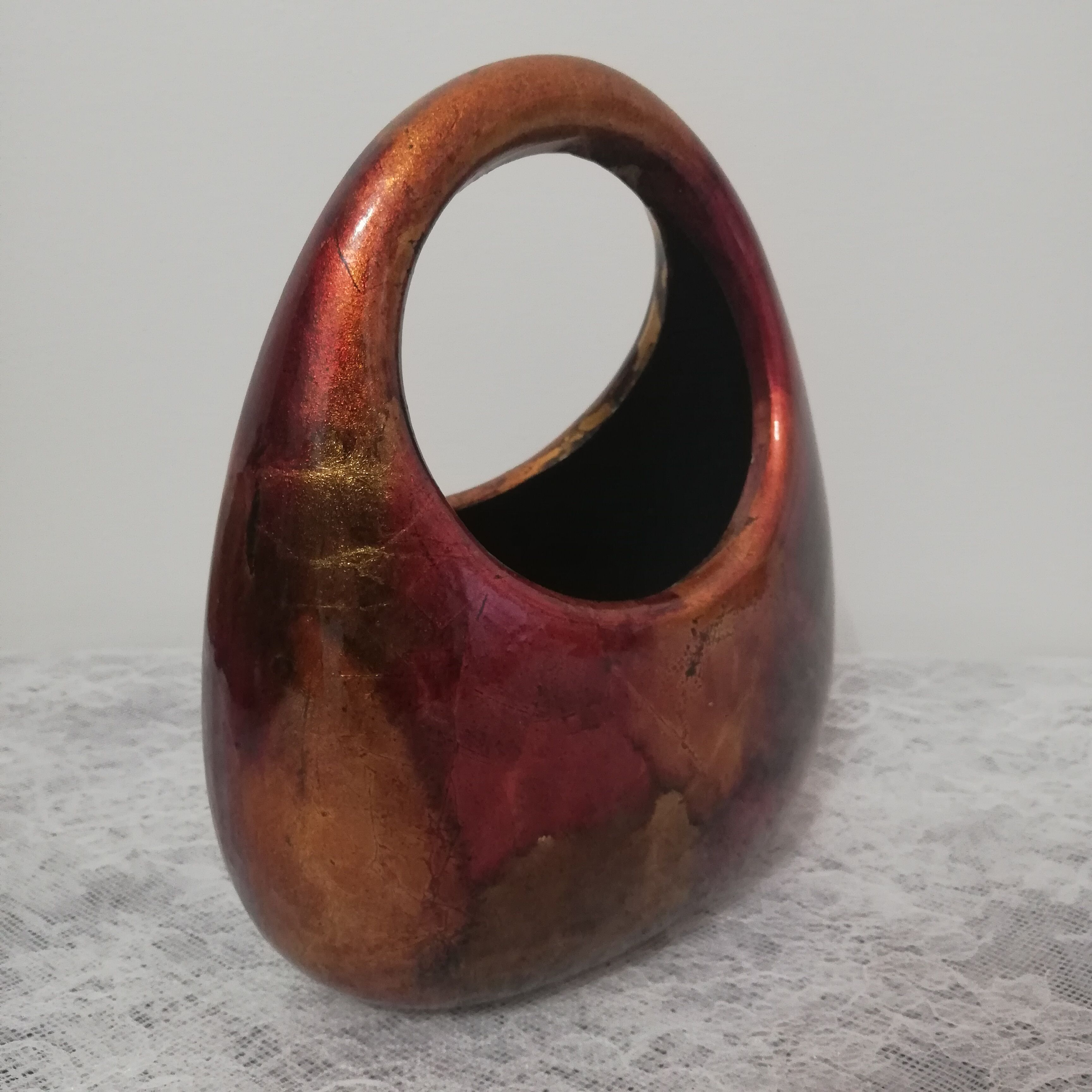 Vase or planter in enamelled and lacquered metal