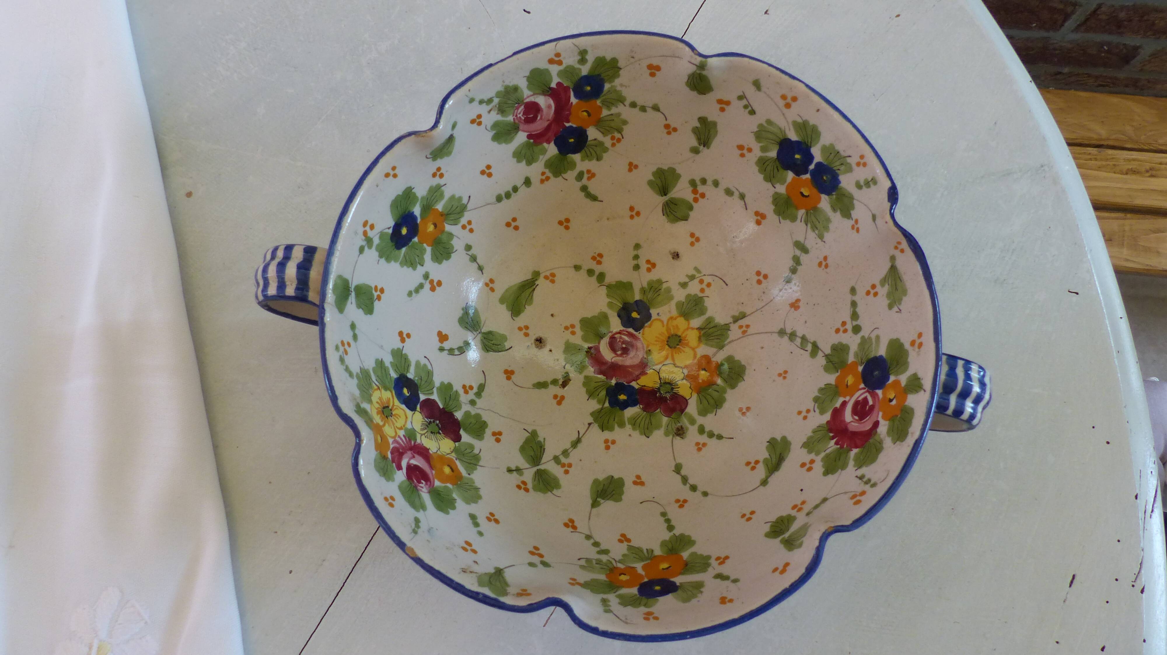 Salad bowl or fruit cup