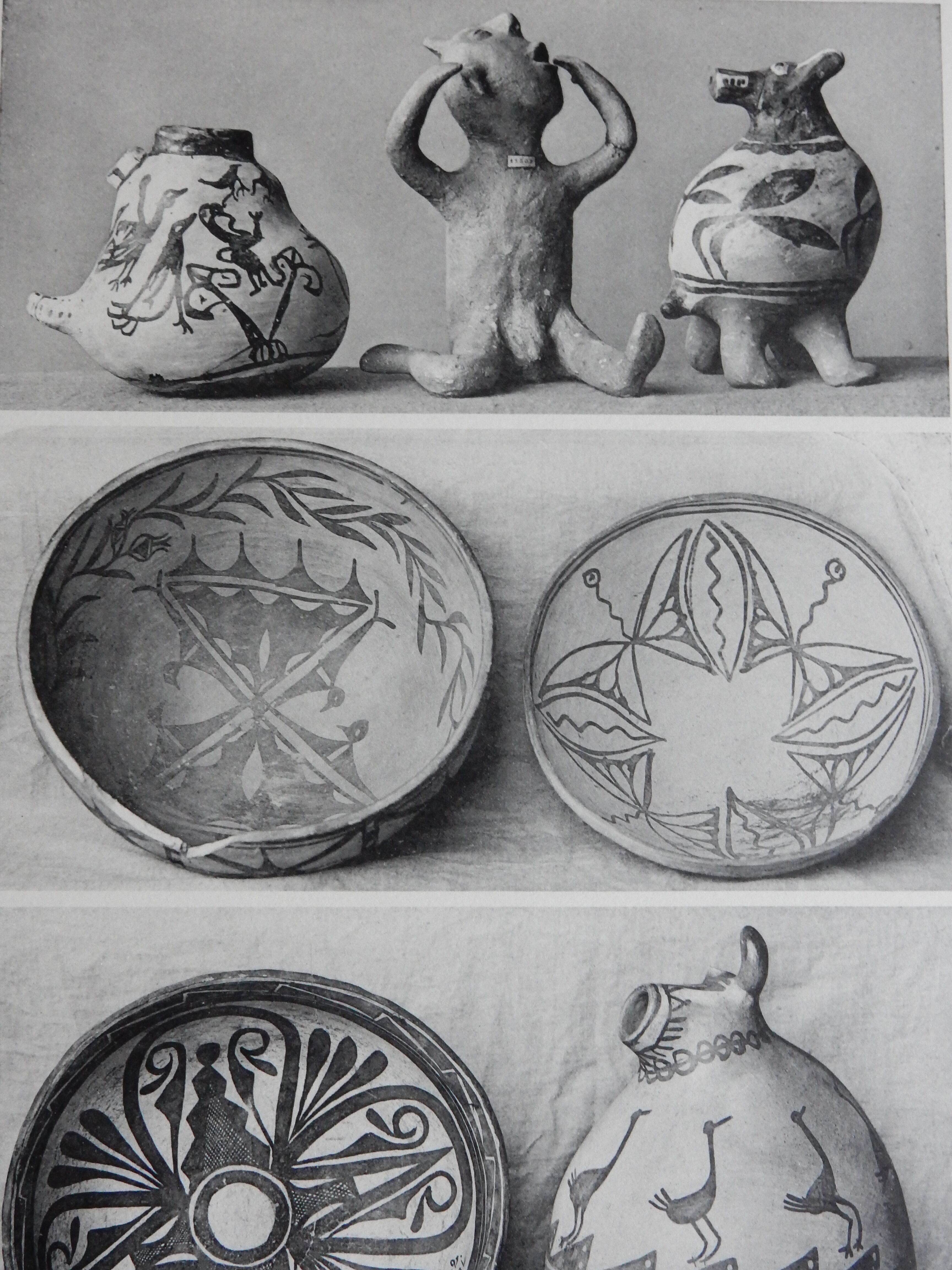 Traditional ceramics of Mexico board Primitive decoration