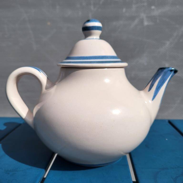 Théière Longchamp "Fleur bleue"