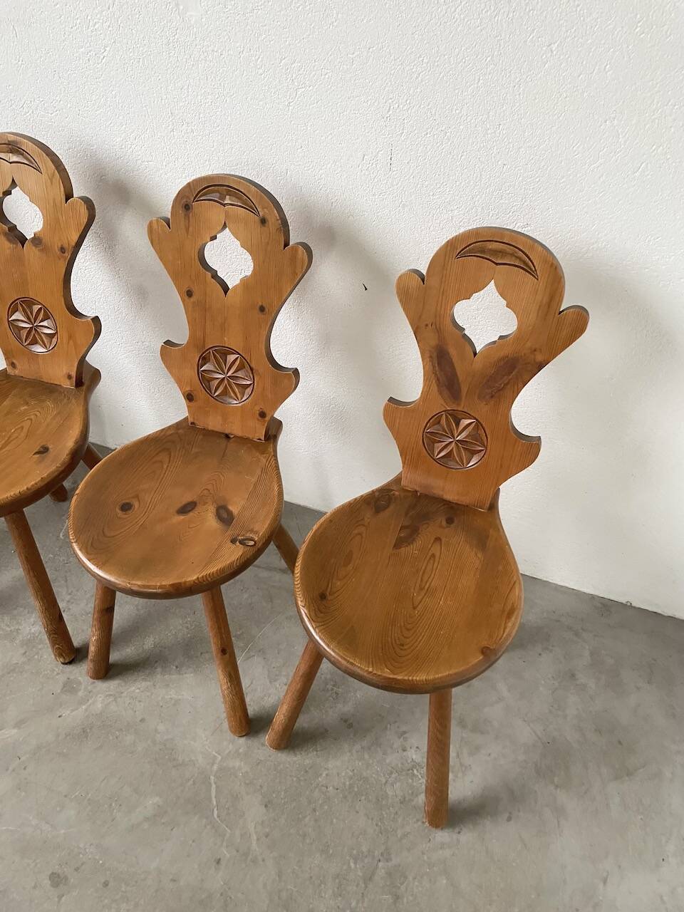 Set of 4 Savoyard pine chairs from the 60s