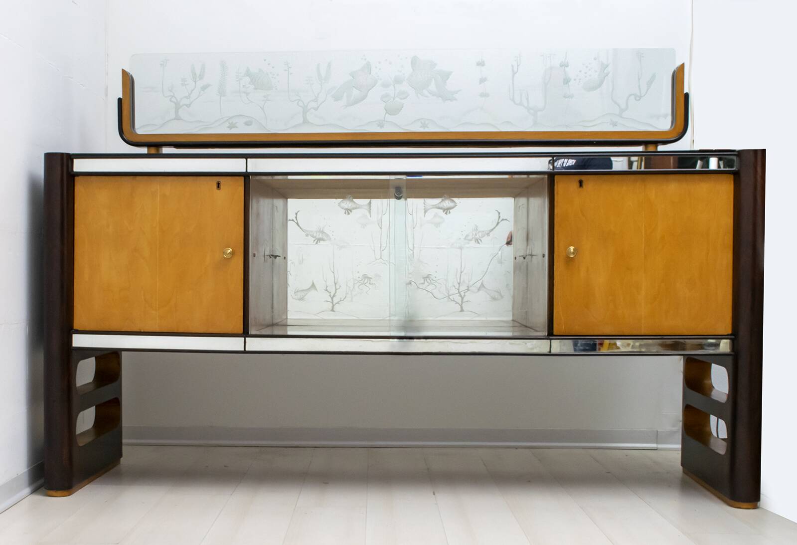 Osvaldo Borsani Mid-Century Modern Italian Walnut and Maple Sideboard, 1950