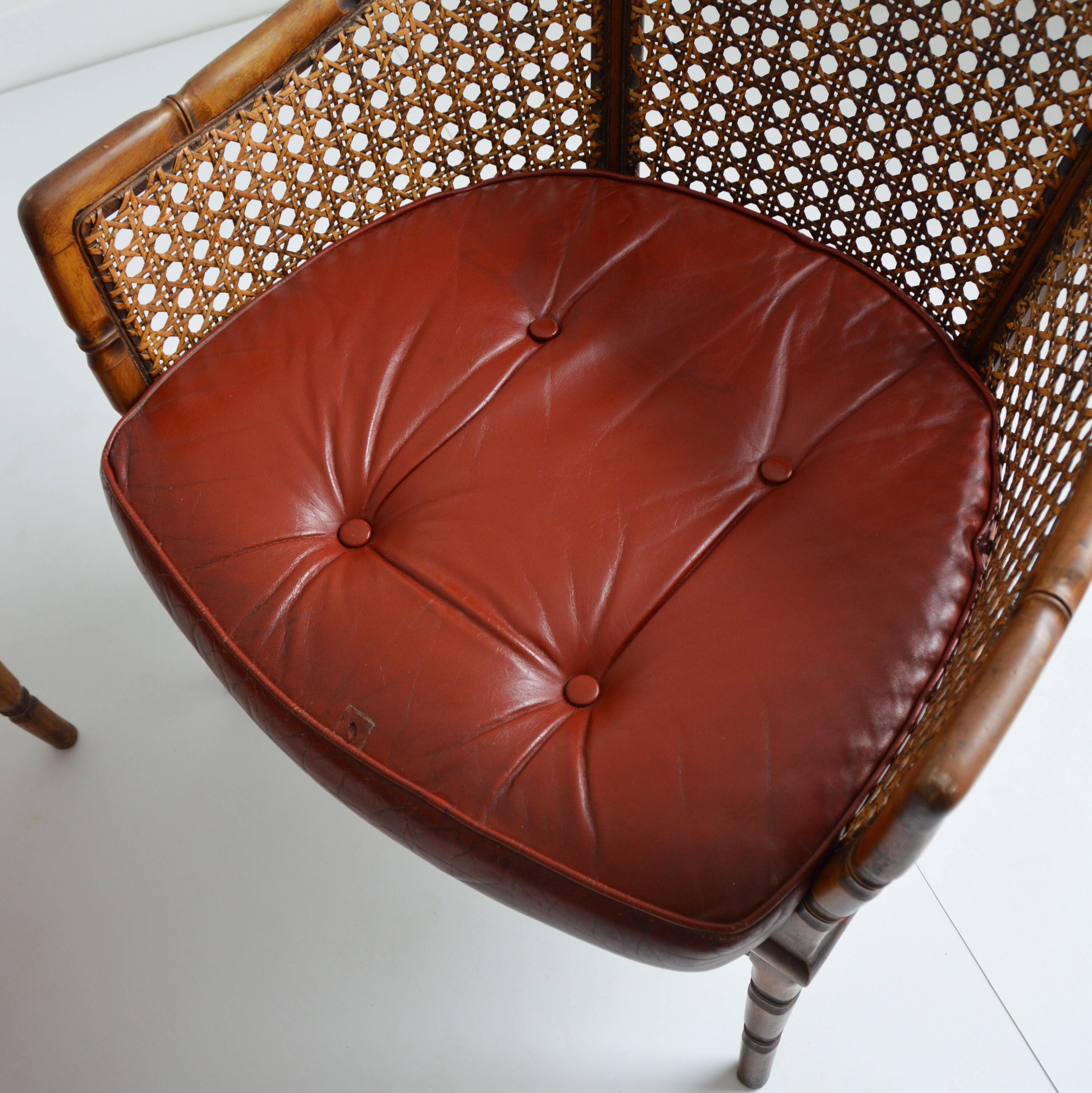 Paire de fauteuils en noyer et cannage ancien XIXème