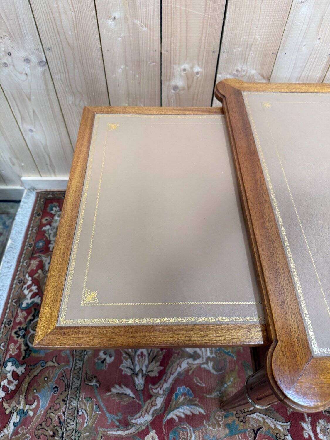 Flat desk with sliding shelves – Louis XVI style – Mahogany, leather and lace