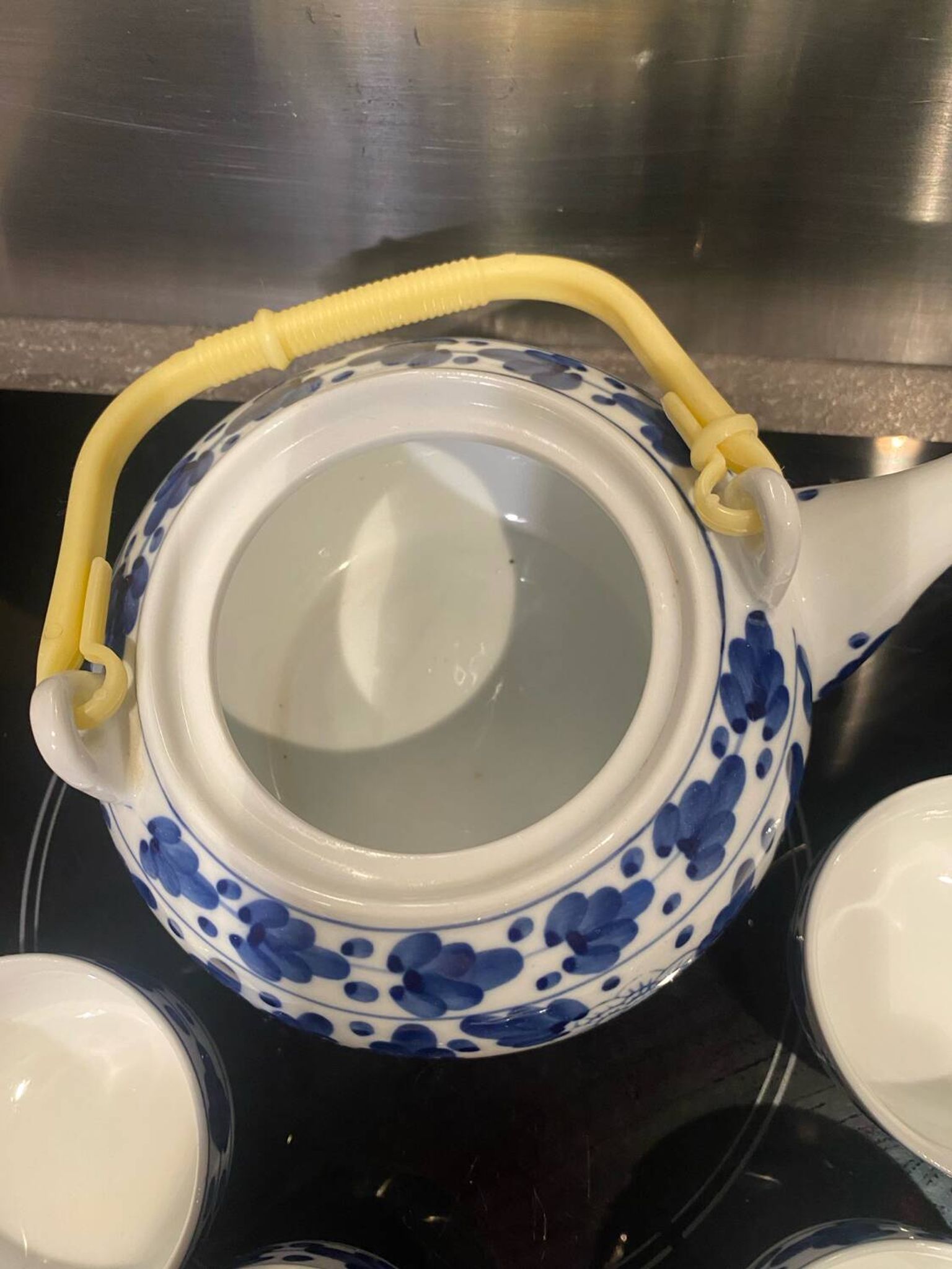 Service à thé en céramique bleue et blanche