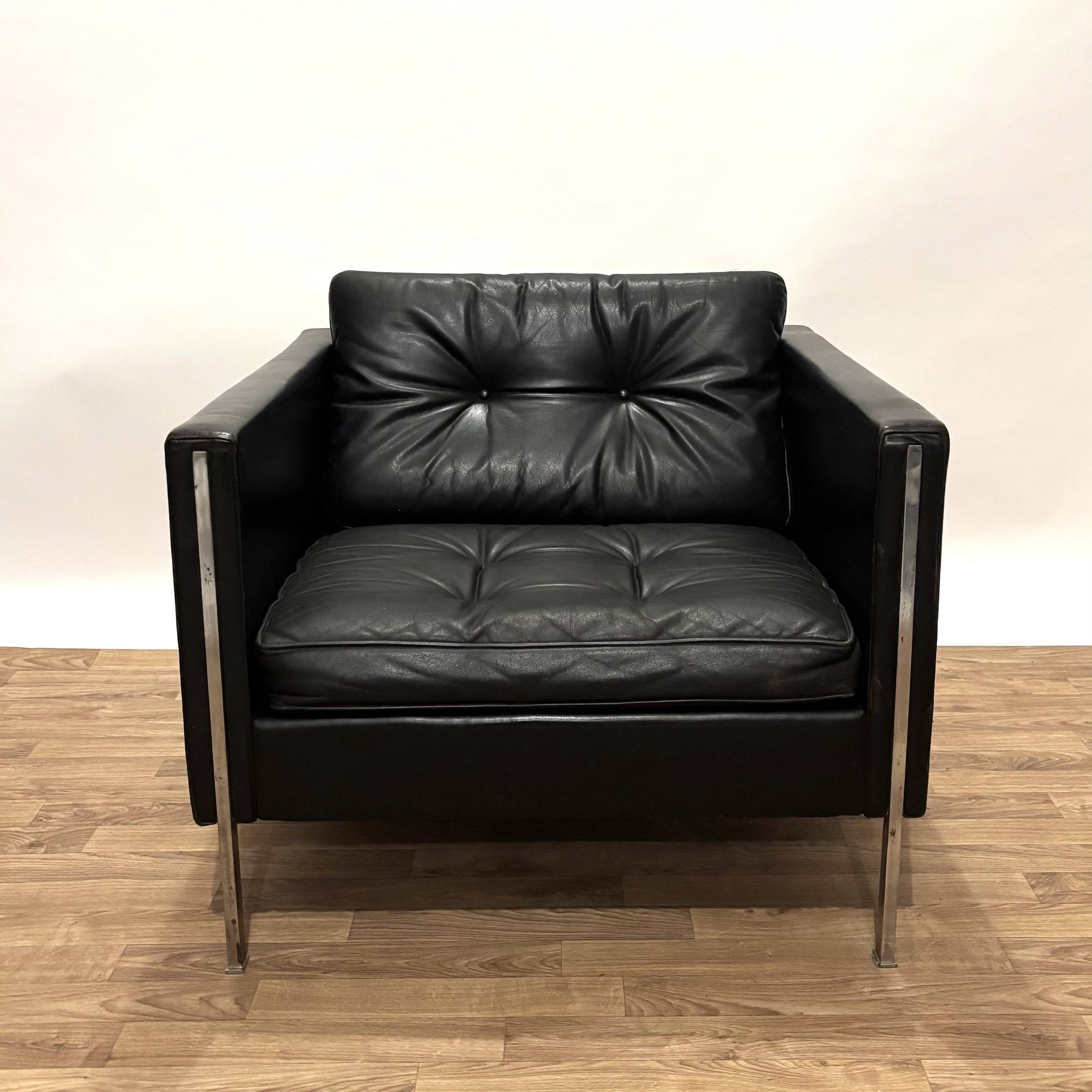 Andy armchair by Pierre Paulin