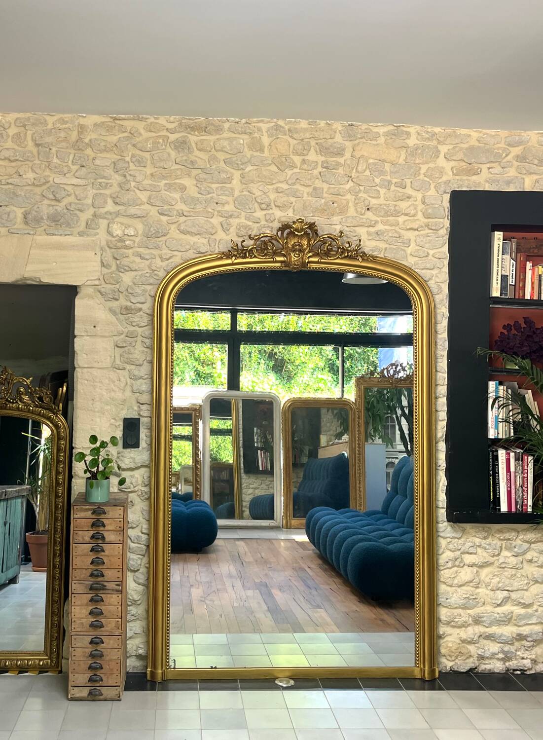 Miroir ancien Louis-Philippe 232,5/148cm  à fronton et perlé, mercure