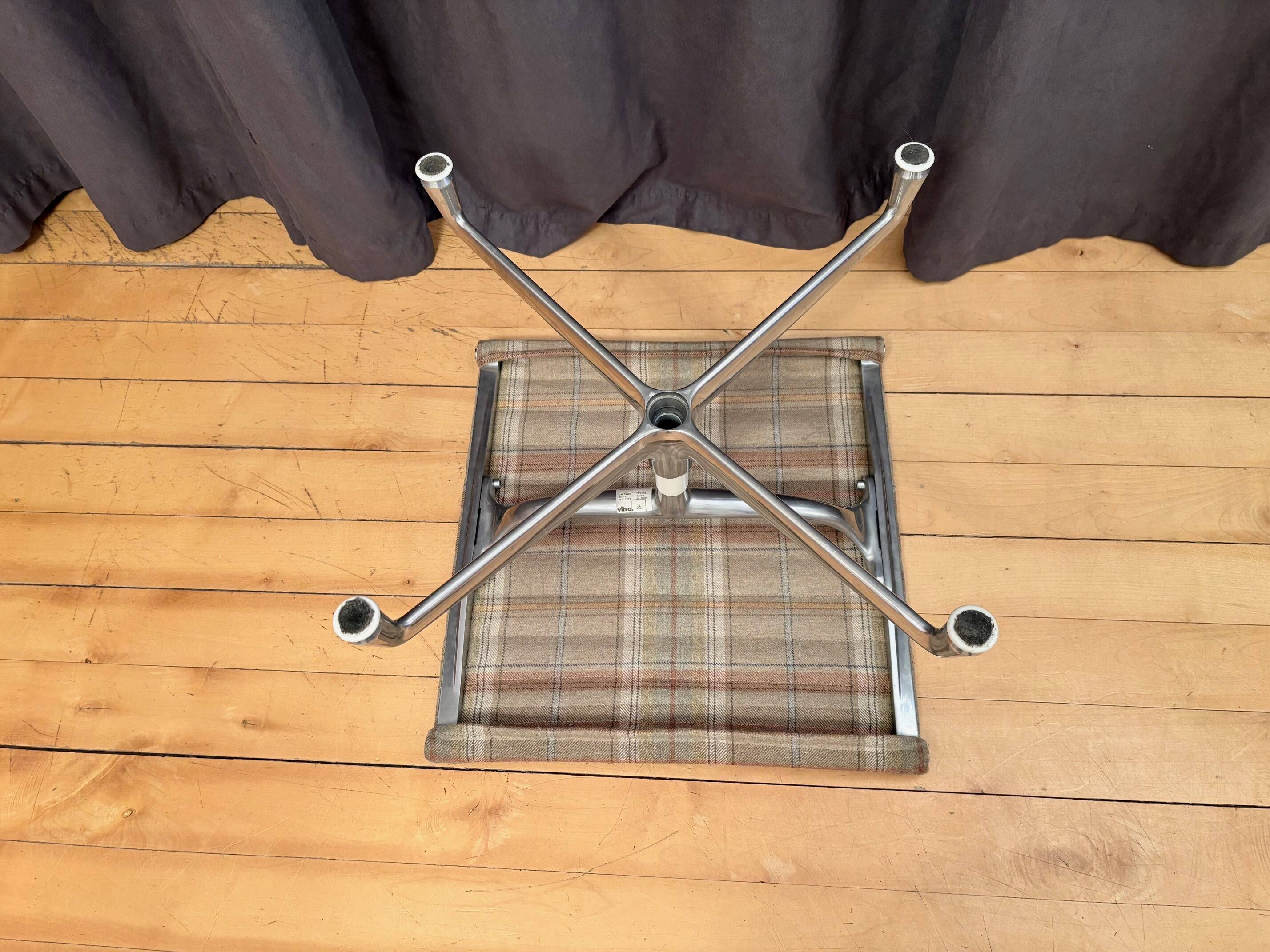 EA 125 Footstool by Charles & Ray Eames, Vitra, Switzerland