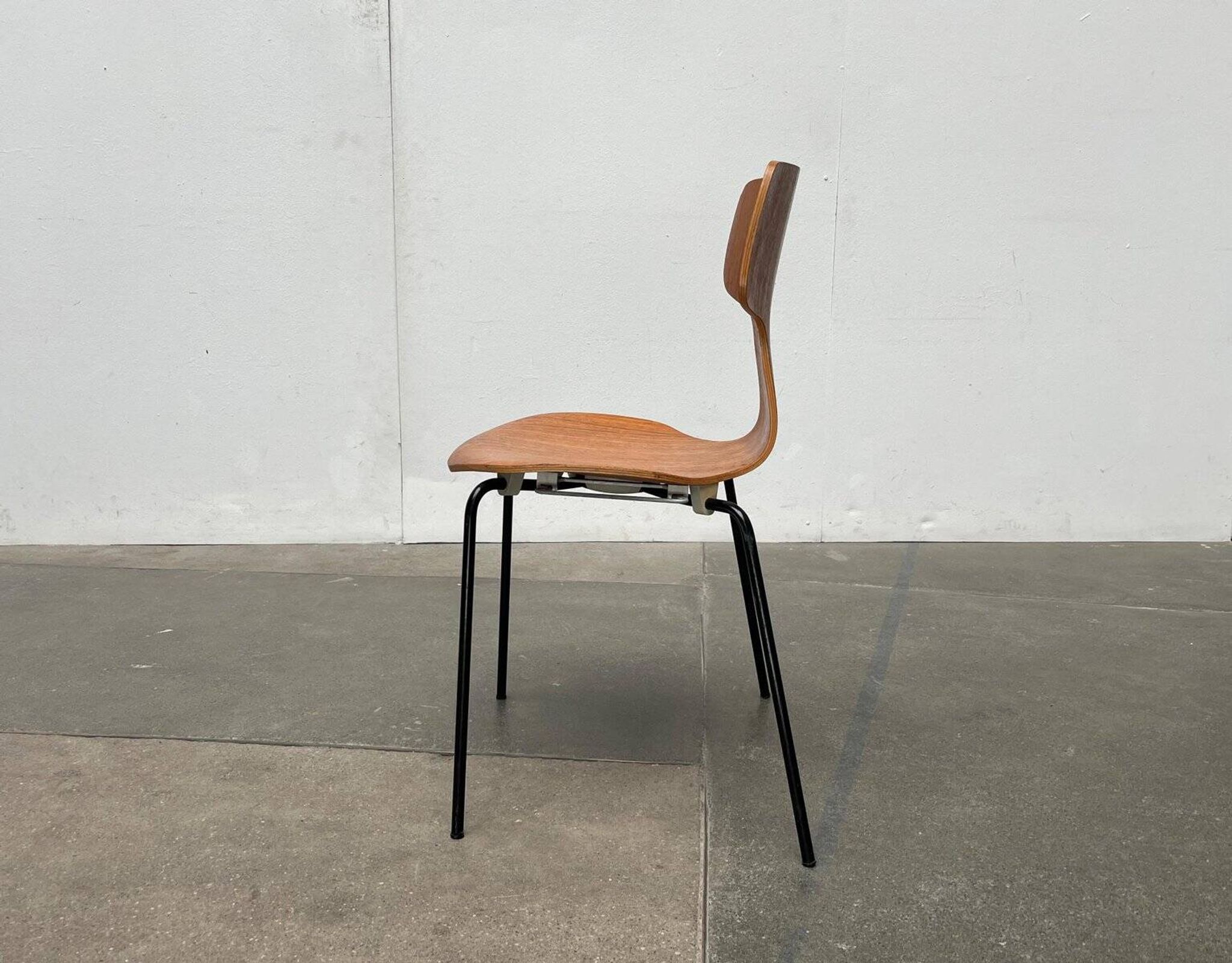 Mid-Century stackable chairs model 3103 Hammer by Arne Jacobsen for Fritz Hansen, Denmark, 1960s, set of 7.