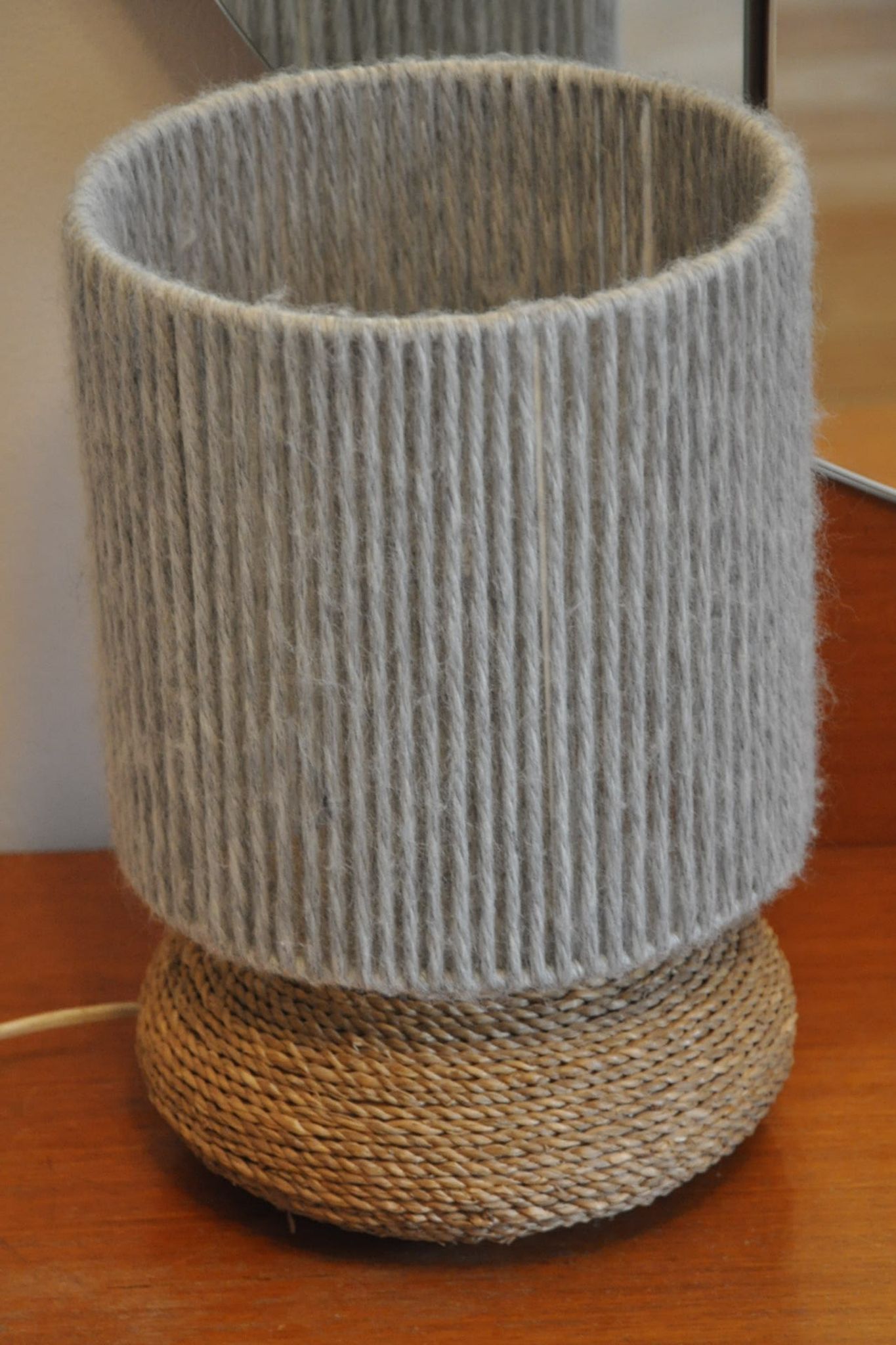 Lampe rafia et laine
