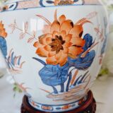 Hand-painted porcelain table lamp, Chinese Imari style.