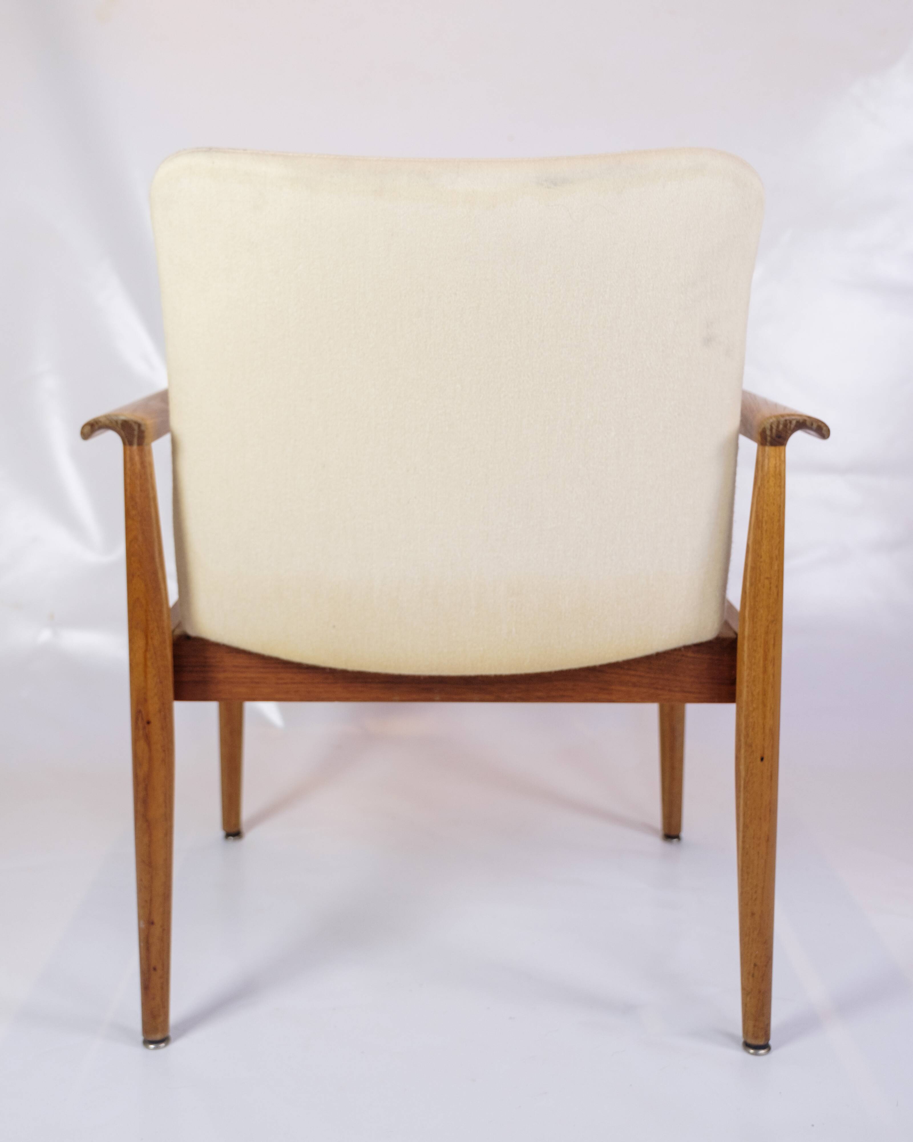Ensemble de 2 chaises diplomates fabriquées en teck et en tissu de laine légère par Finn Juhl des années 1960