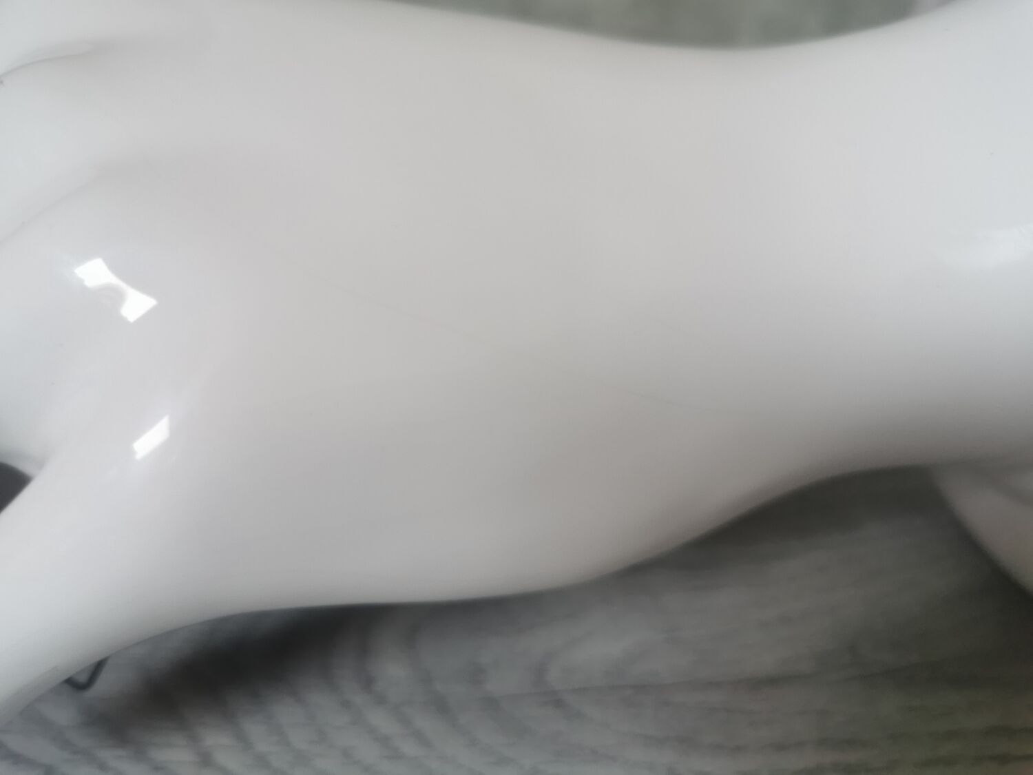 White ceramic hand wall lamp