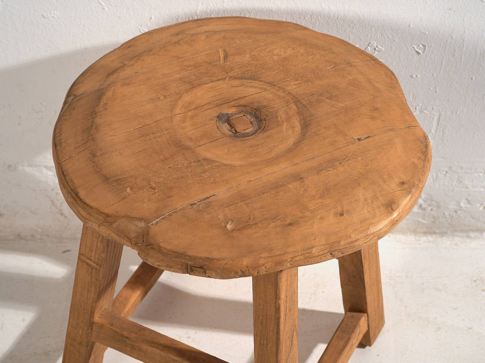 Round side table in antique solid wood