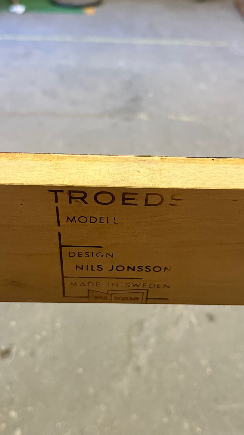 Scandinavian table with extensions