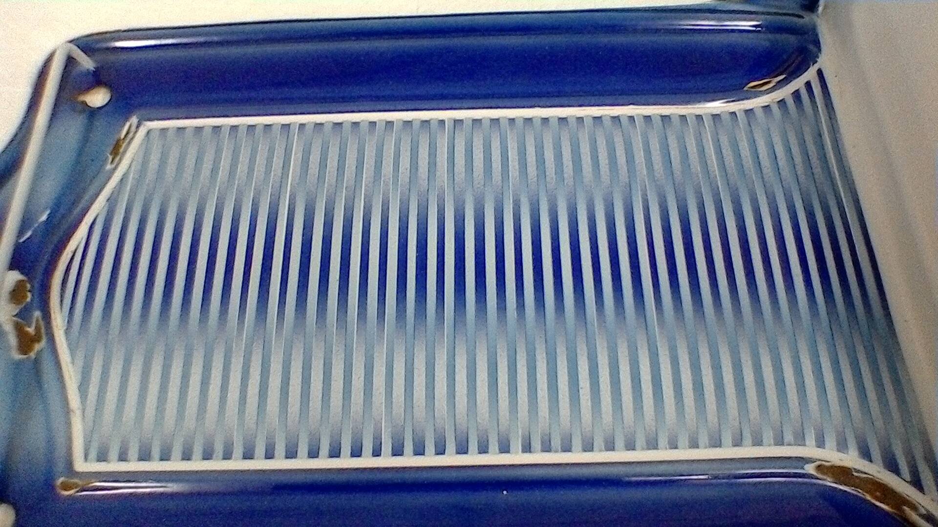 Kitchen utensil holder, enamel, vintage.