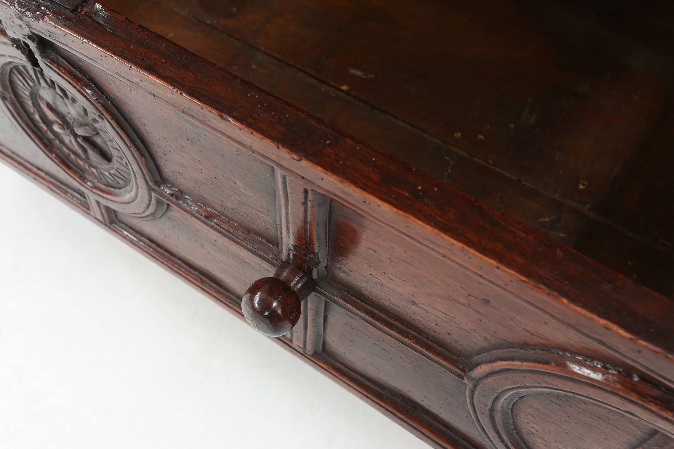 Buffet géométrique français unique du 16ème siècle en chêne