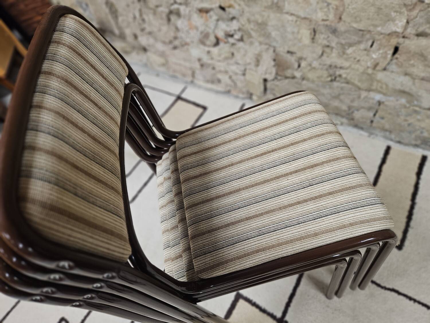 Set of 4 vintage stackable chairs 1980