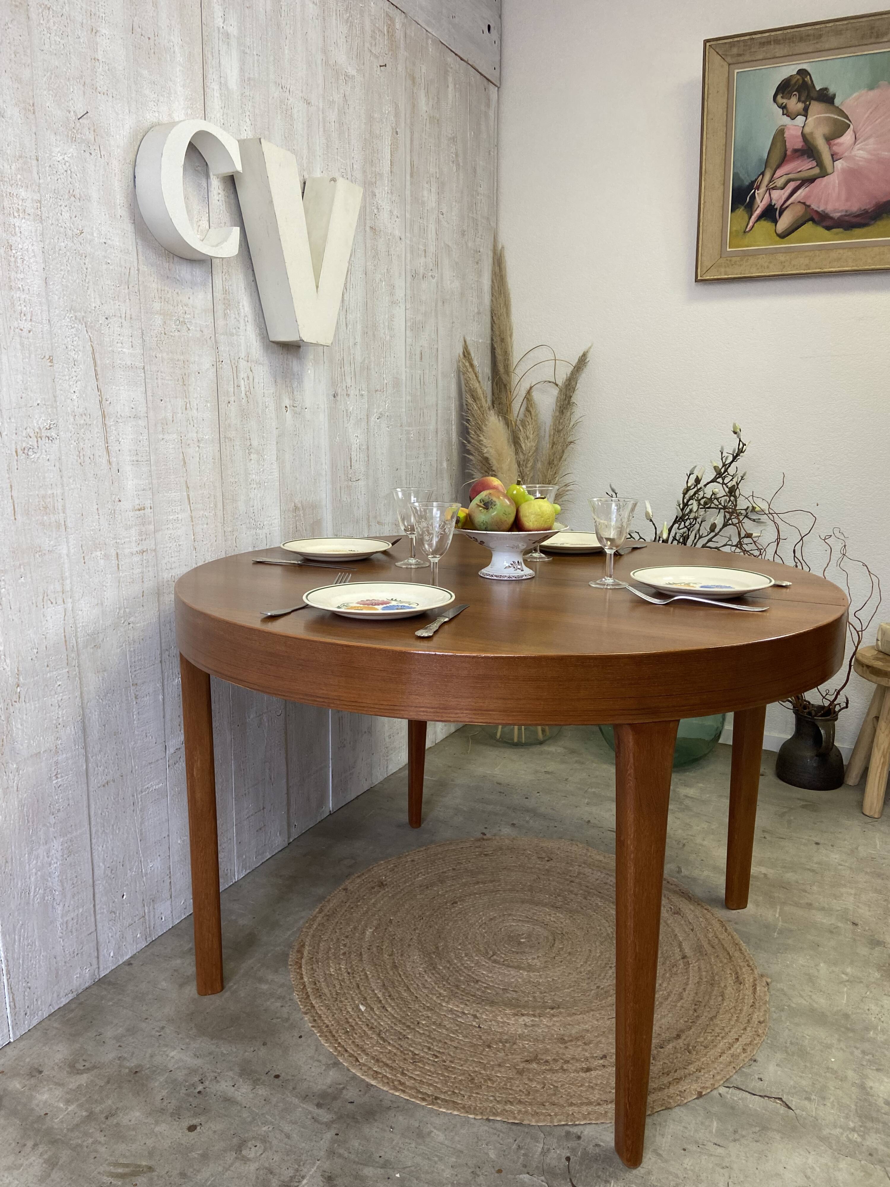 Vintage extendable table