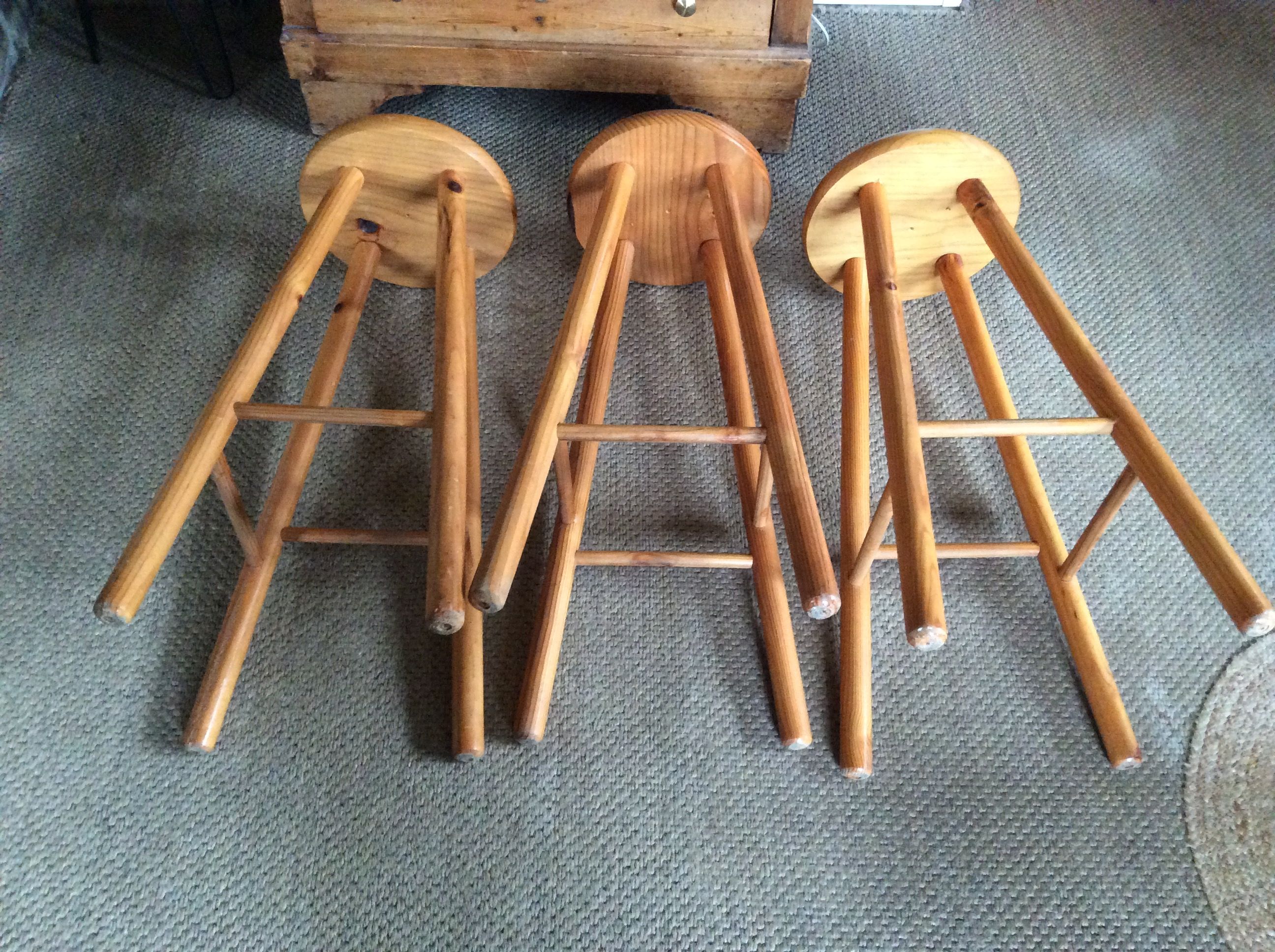 3 bar stools