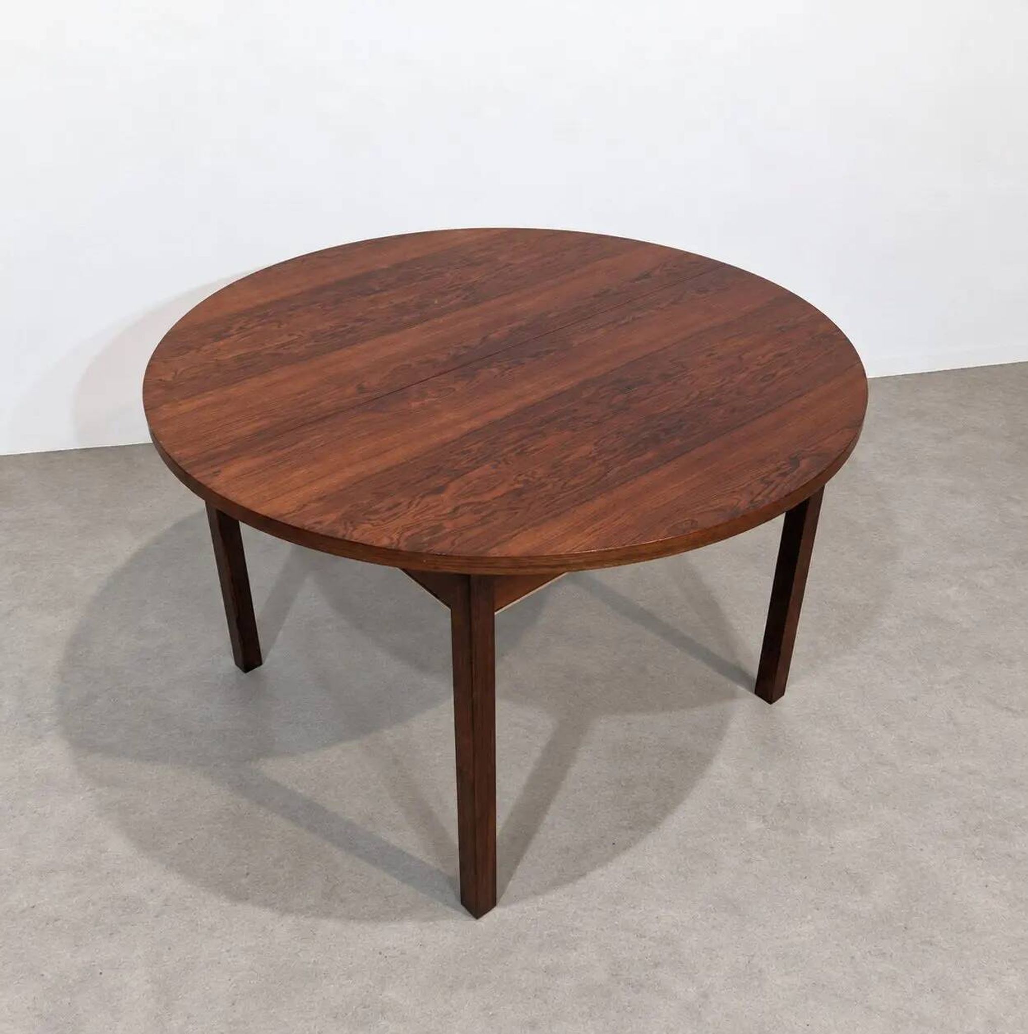 Extendable round rosewood dining table