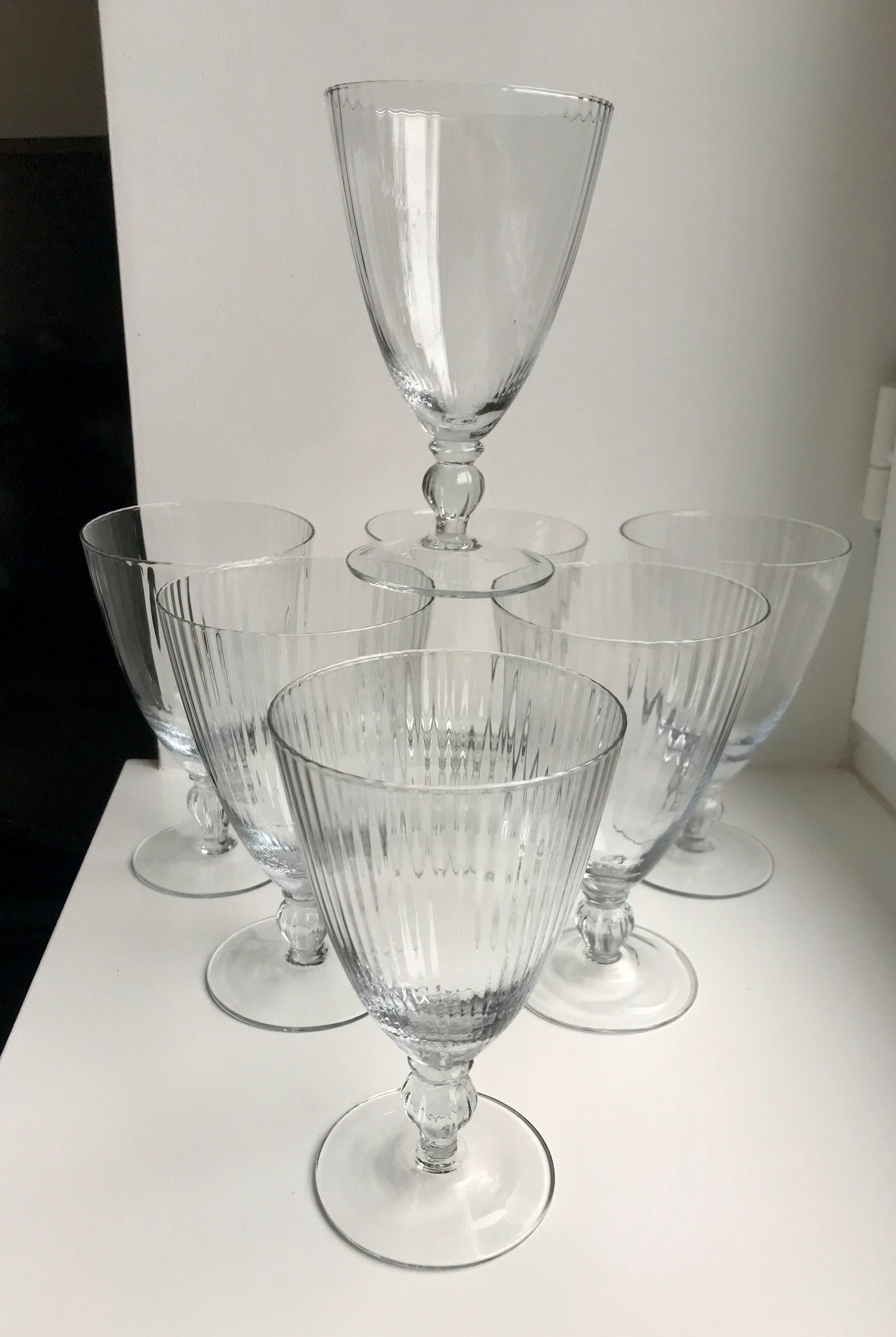 Set of 7 molded glass wine glasses 30-40s