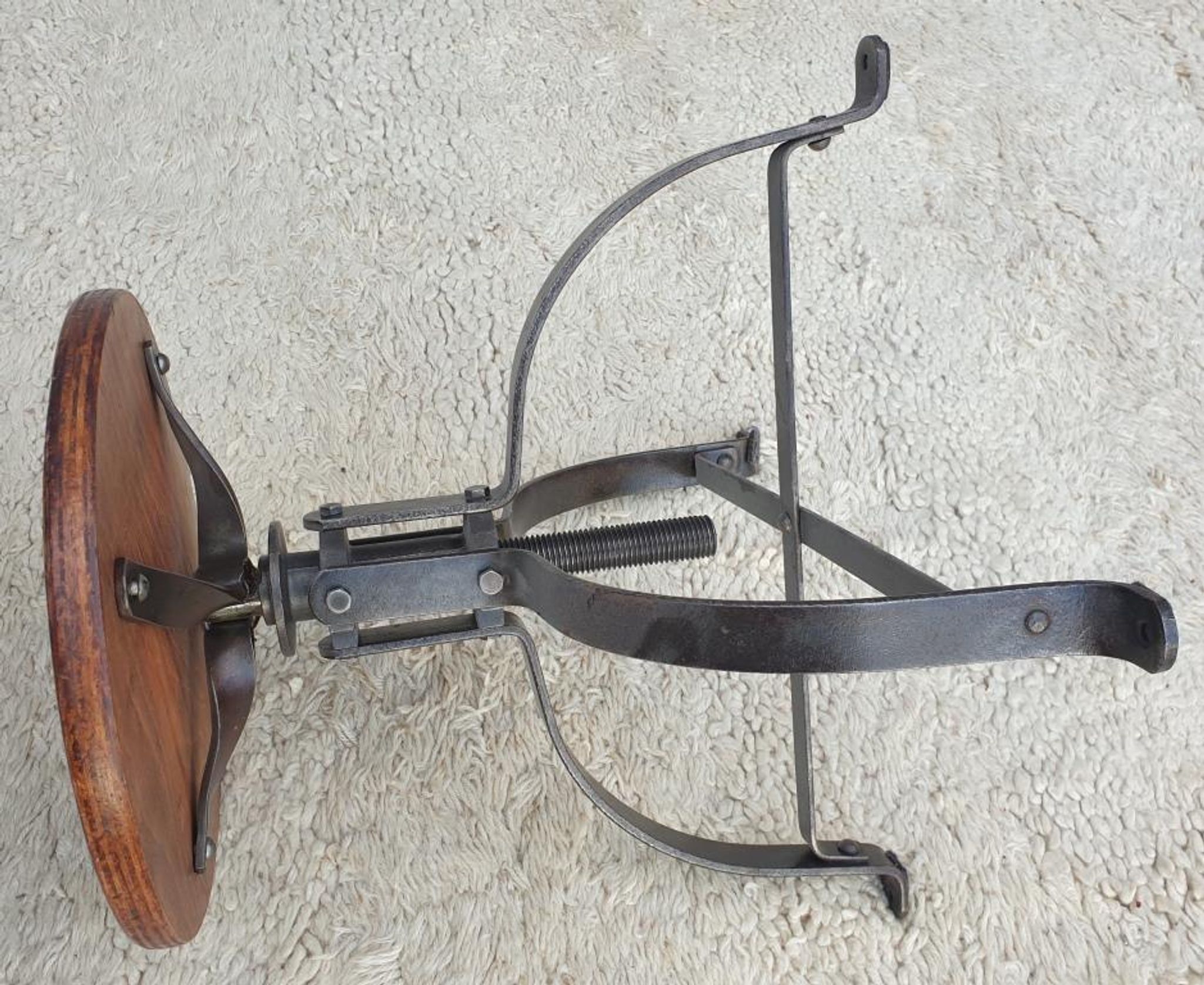 Bienaise stool of the years 1935, model 203 with 4 flat iron cathedral legs joined by a