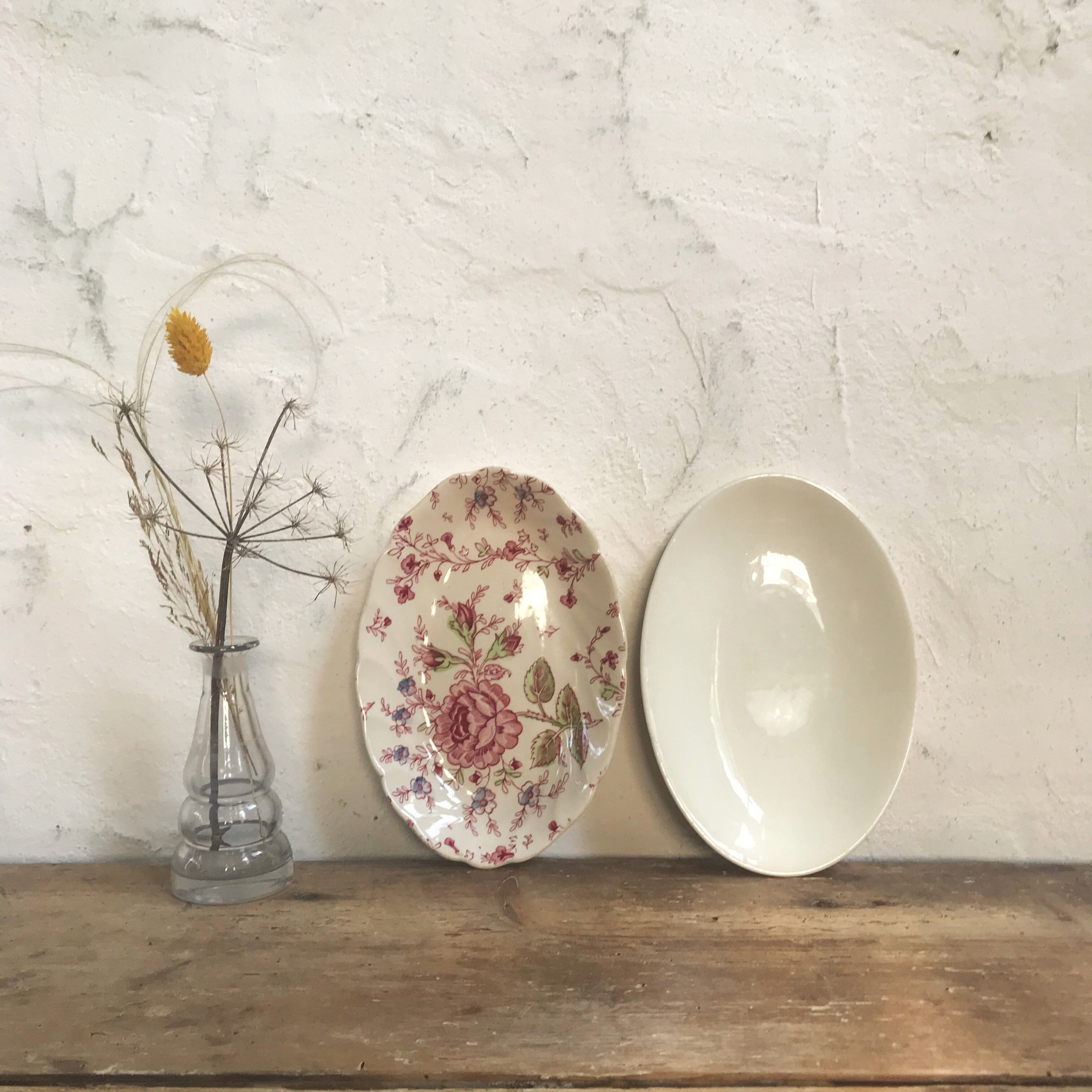 Pair of English earthenware ravines