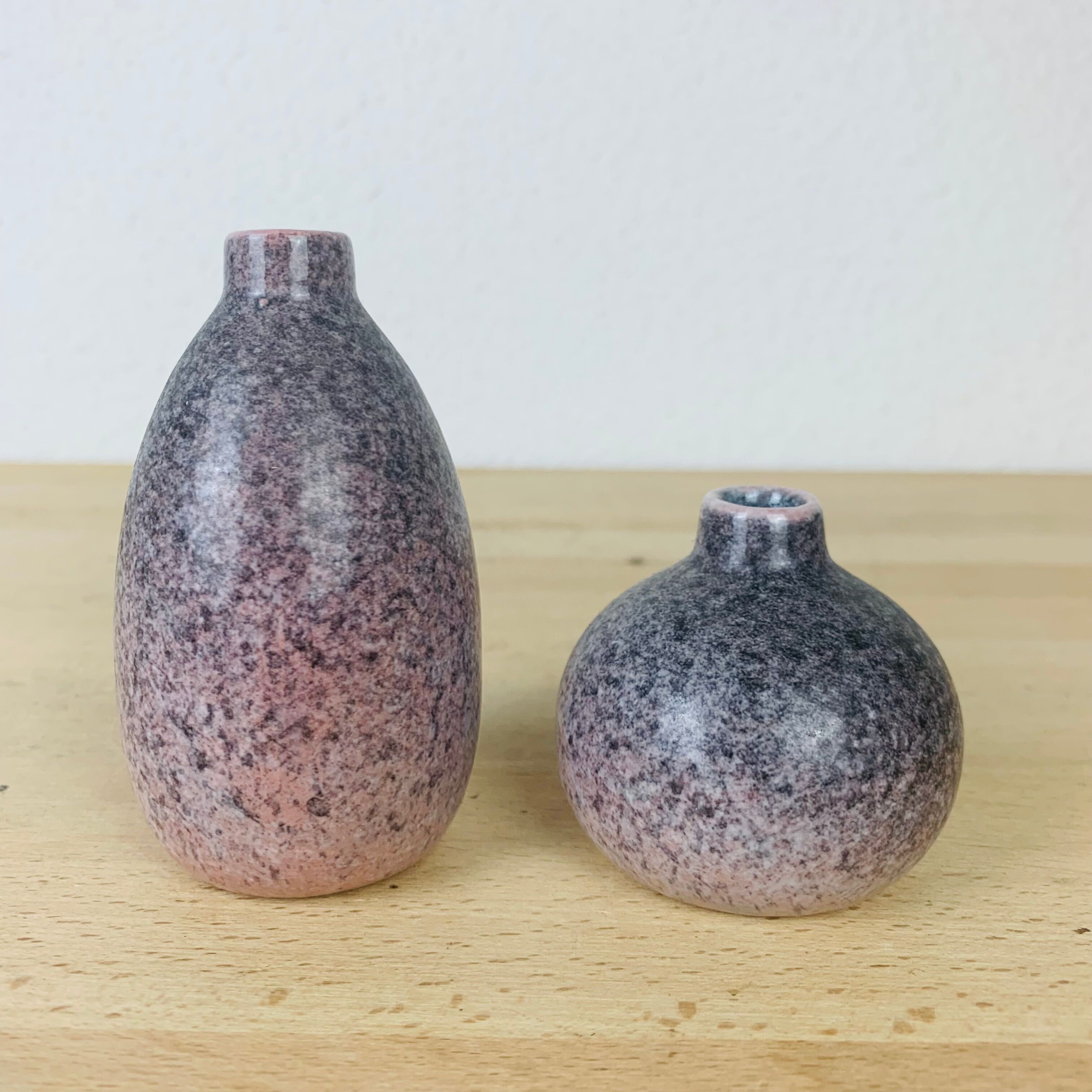 2 ceramic vases signed pink, vintage