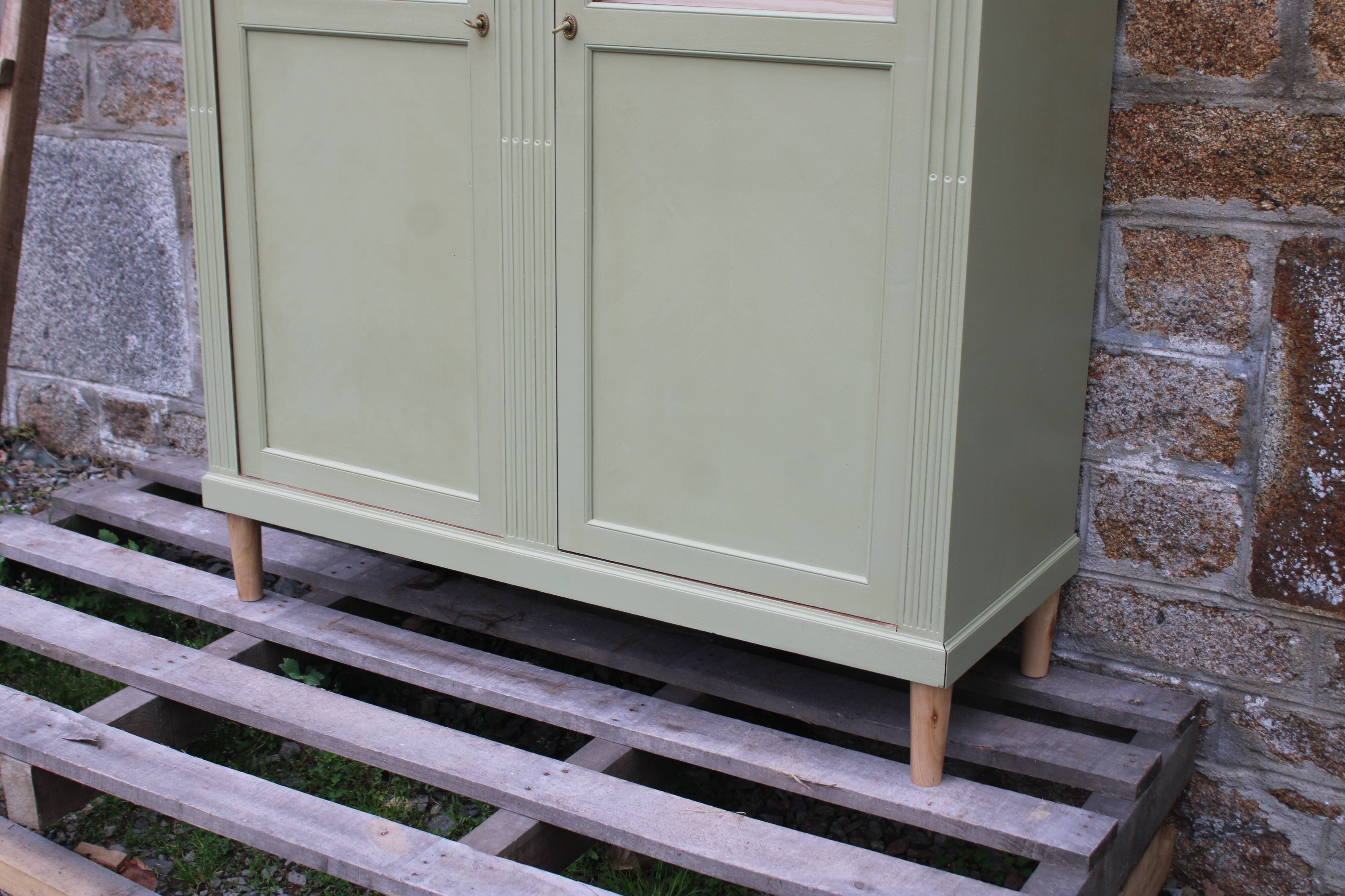Renovated antique display cabinet – Lizard Green (Pure & Paint)