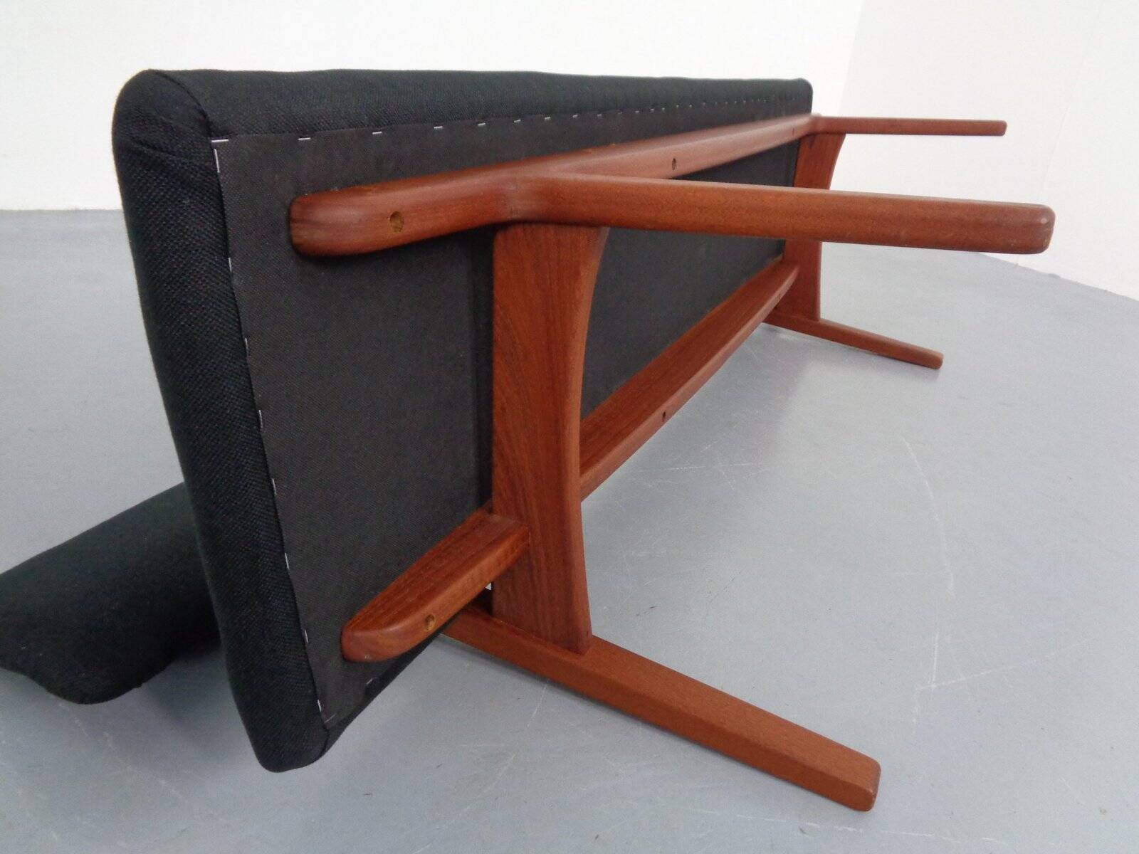 Large teak bench by Aksel Bender Madsen & Ejnar Larsen for Næstved Møbler, Denmark, 1950s.