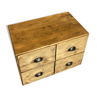 Small piece of furniture with 4 drawers