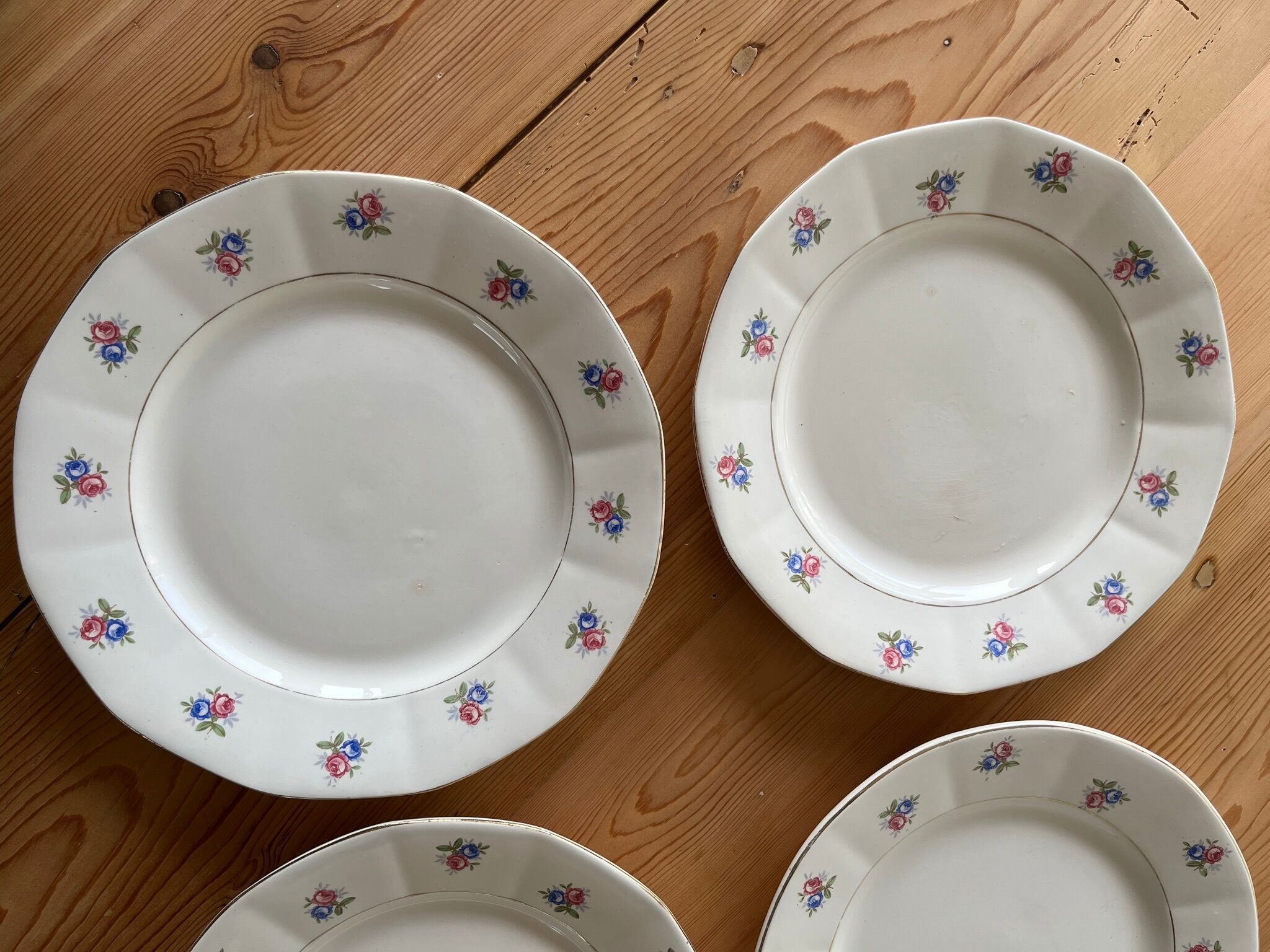 4 old Digoin & Sarreguemines “little flowers” flat plates