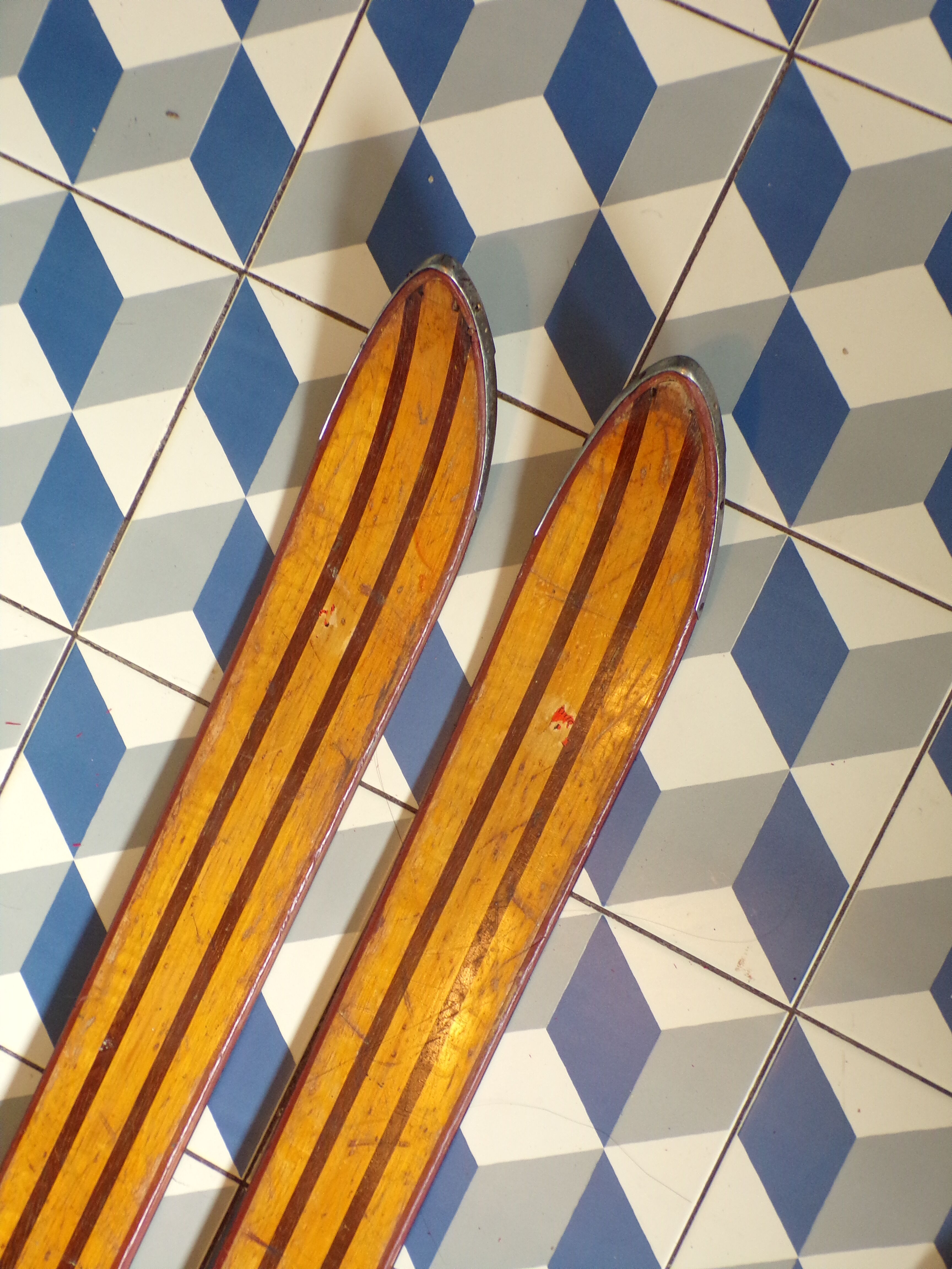 Paire de skis vintage L=210 cm