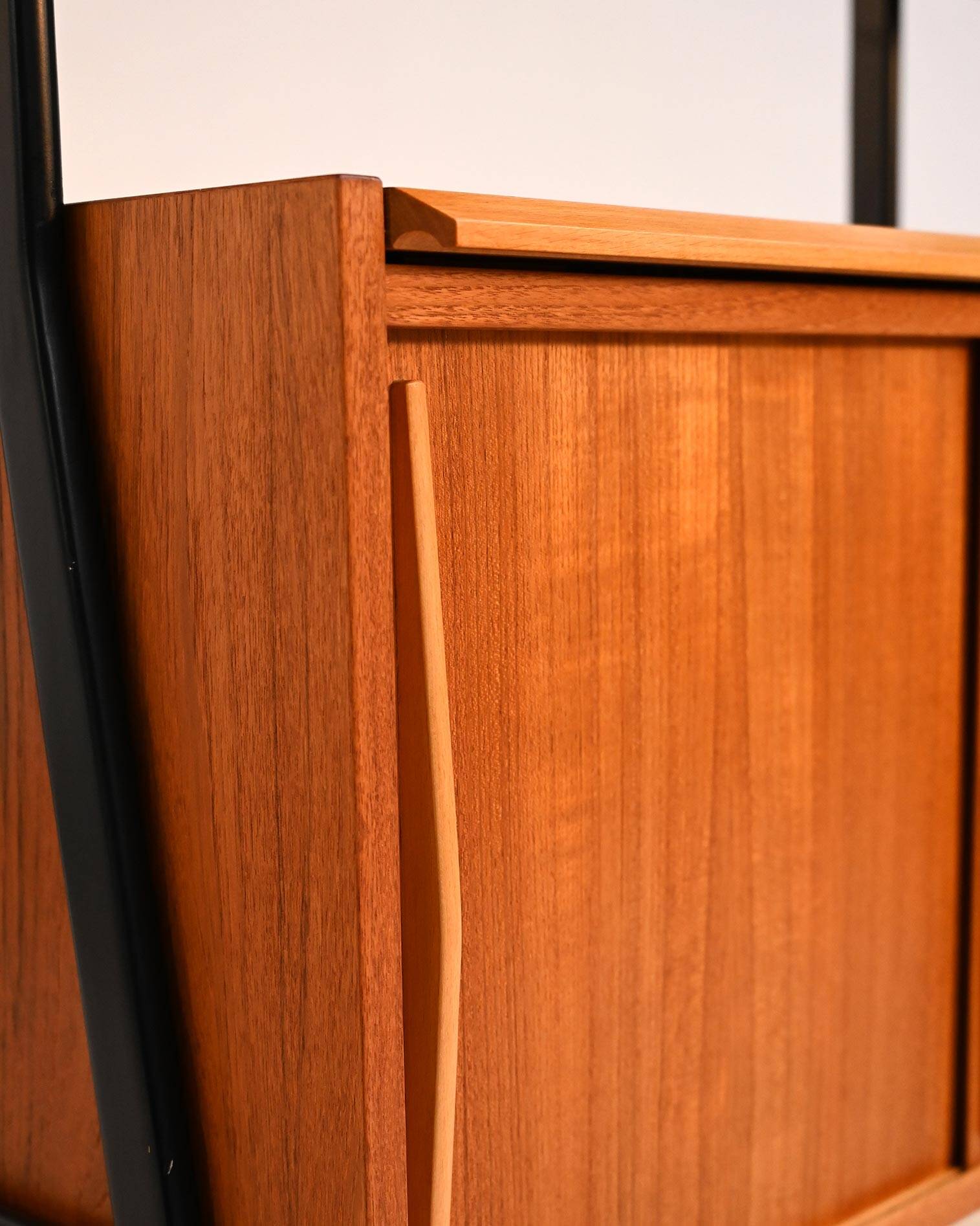 Scandinavian modular teak and lacquered wood shelving unit, 1960s