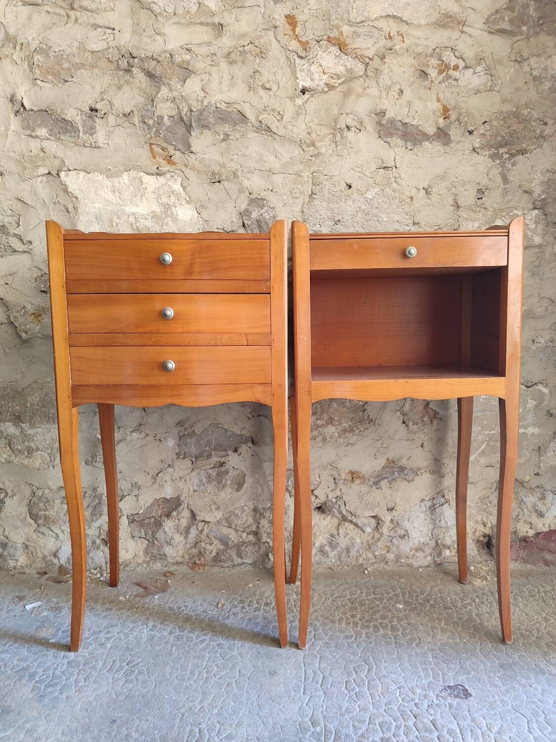 2 bedside tables