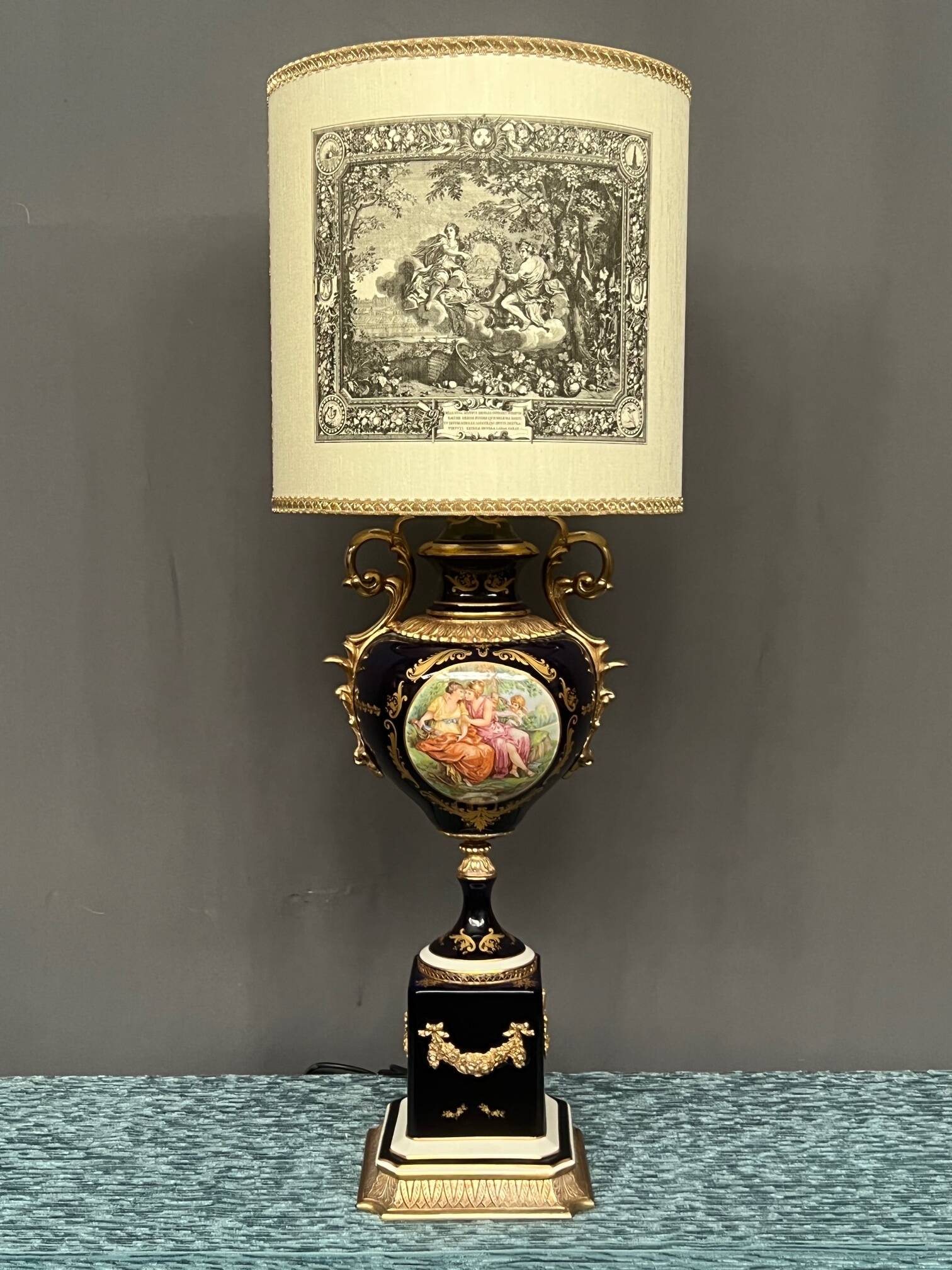 Limoges. Grande lampe de table.