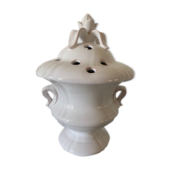 Pique fleur Faïence blanche signed Lallier Moustiers in Sainte Marie Provence