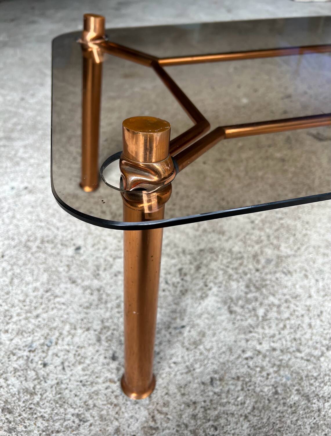 Table basse vintage cuivree 1950