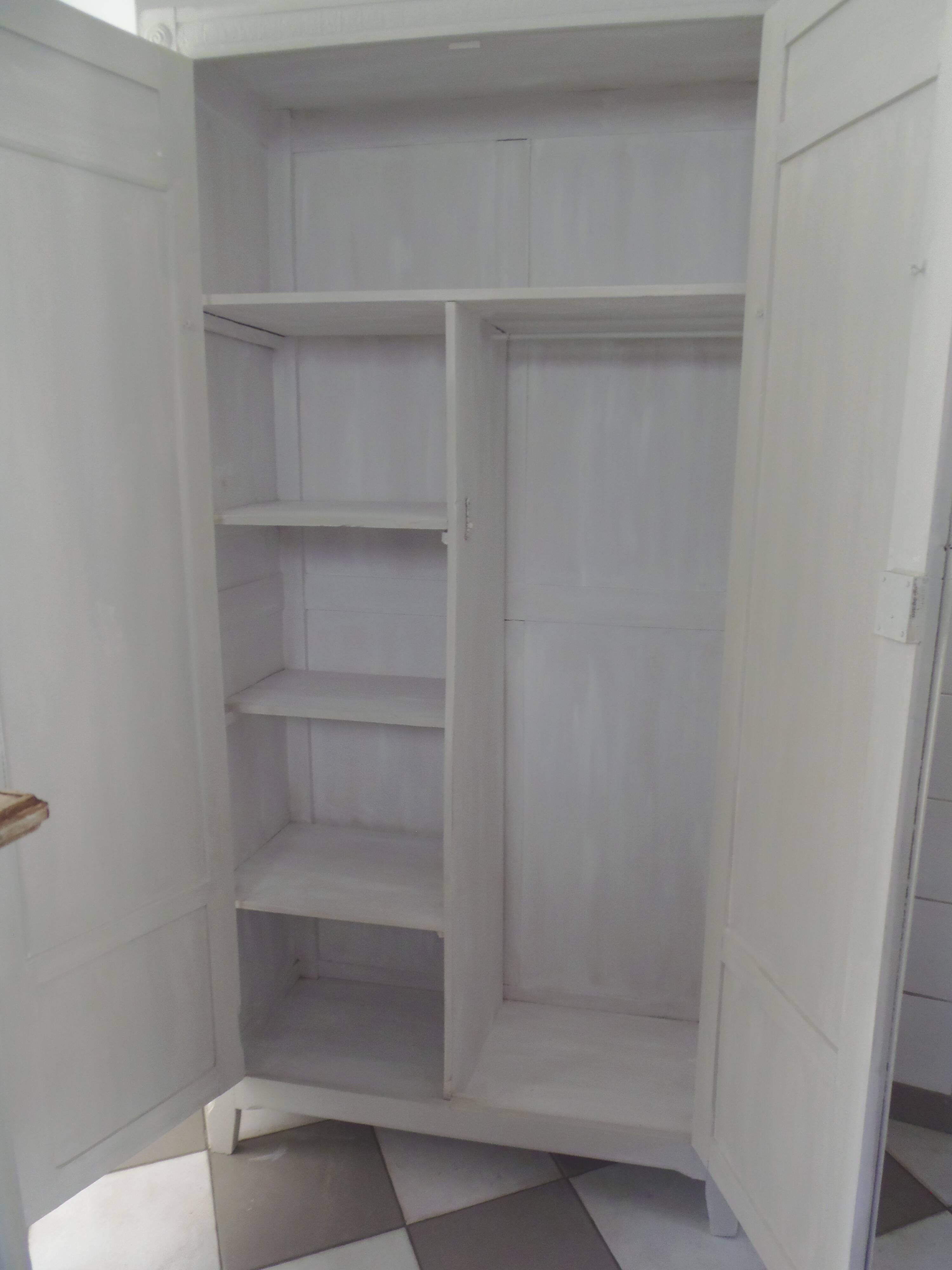 Vintage Parisian wardrobe, 2 doors re-enchanted in pearl gray.